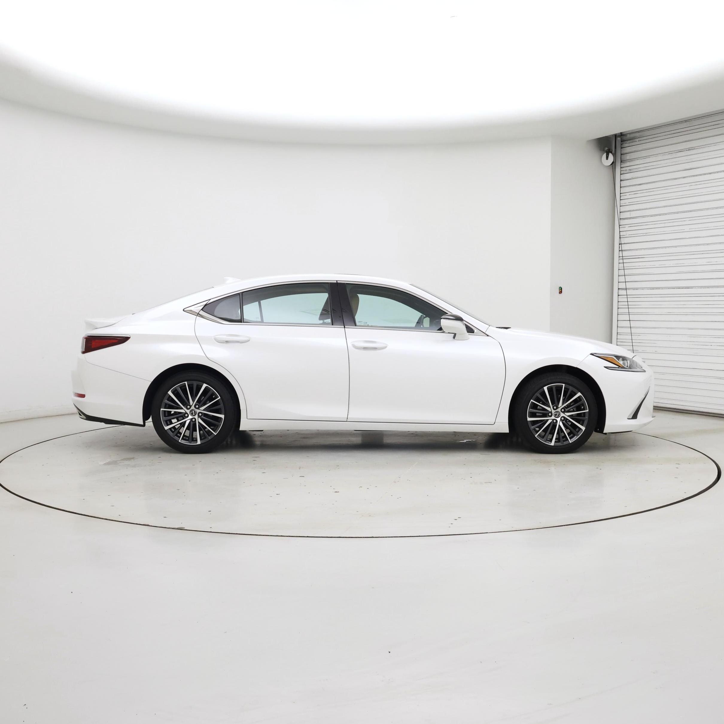 Thumbnail: 2023 Lexus ES - 7