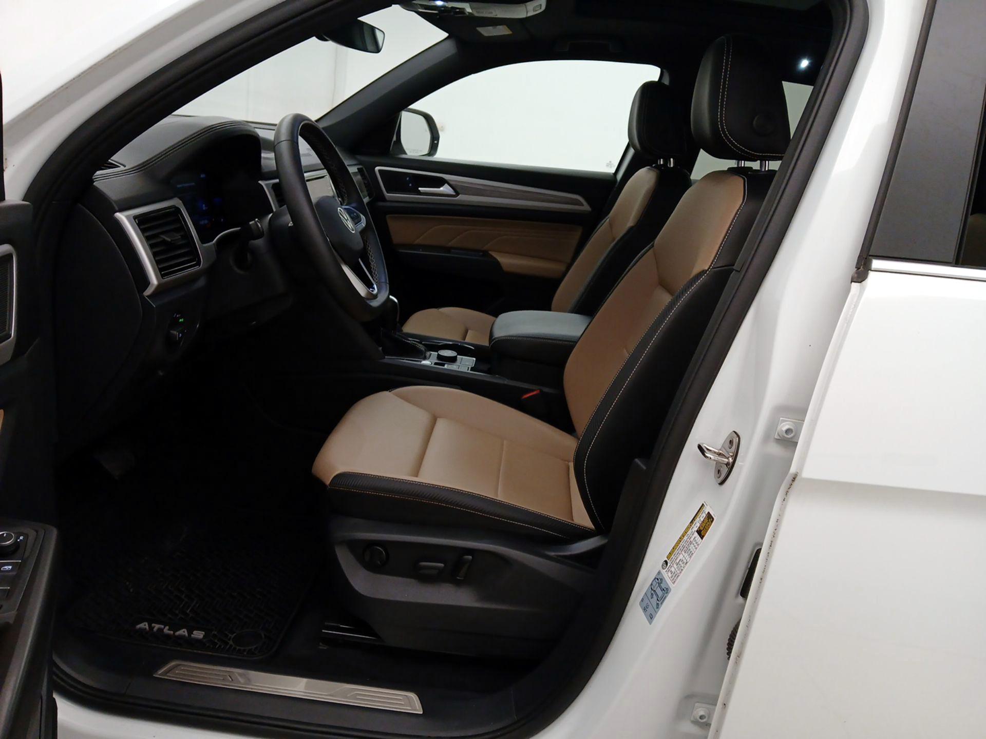 Thumbnail: 2022 Volkswagen Atlas - 11