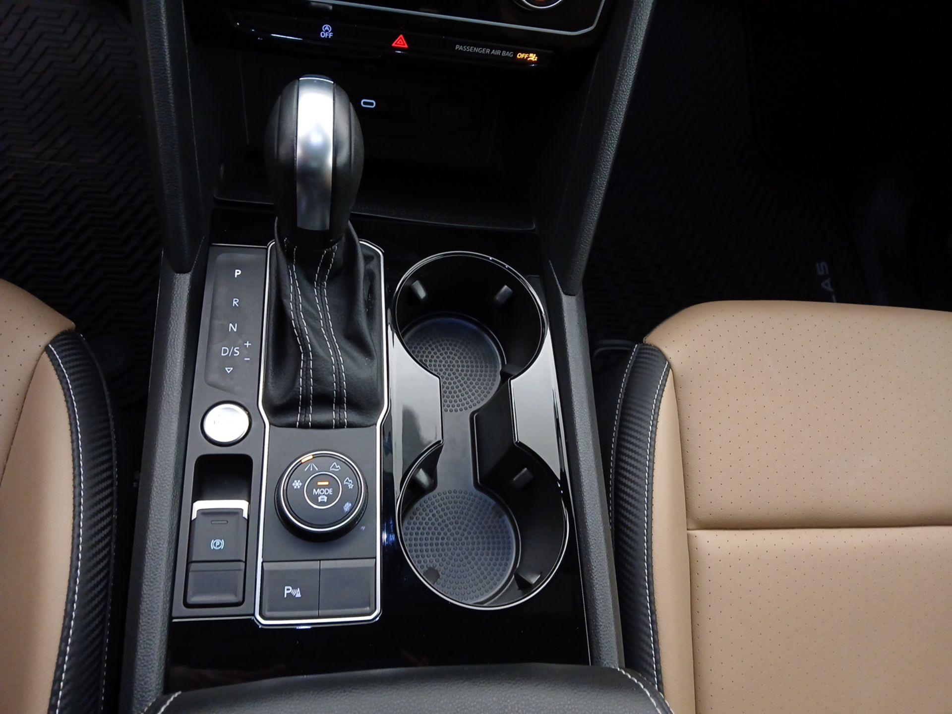 Thumbnail: 2022 Volkswagen Atlas - 17