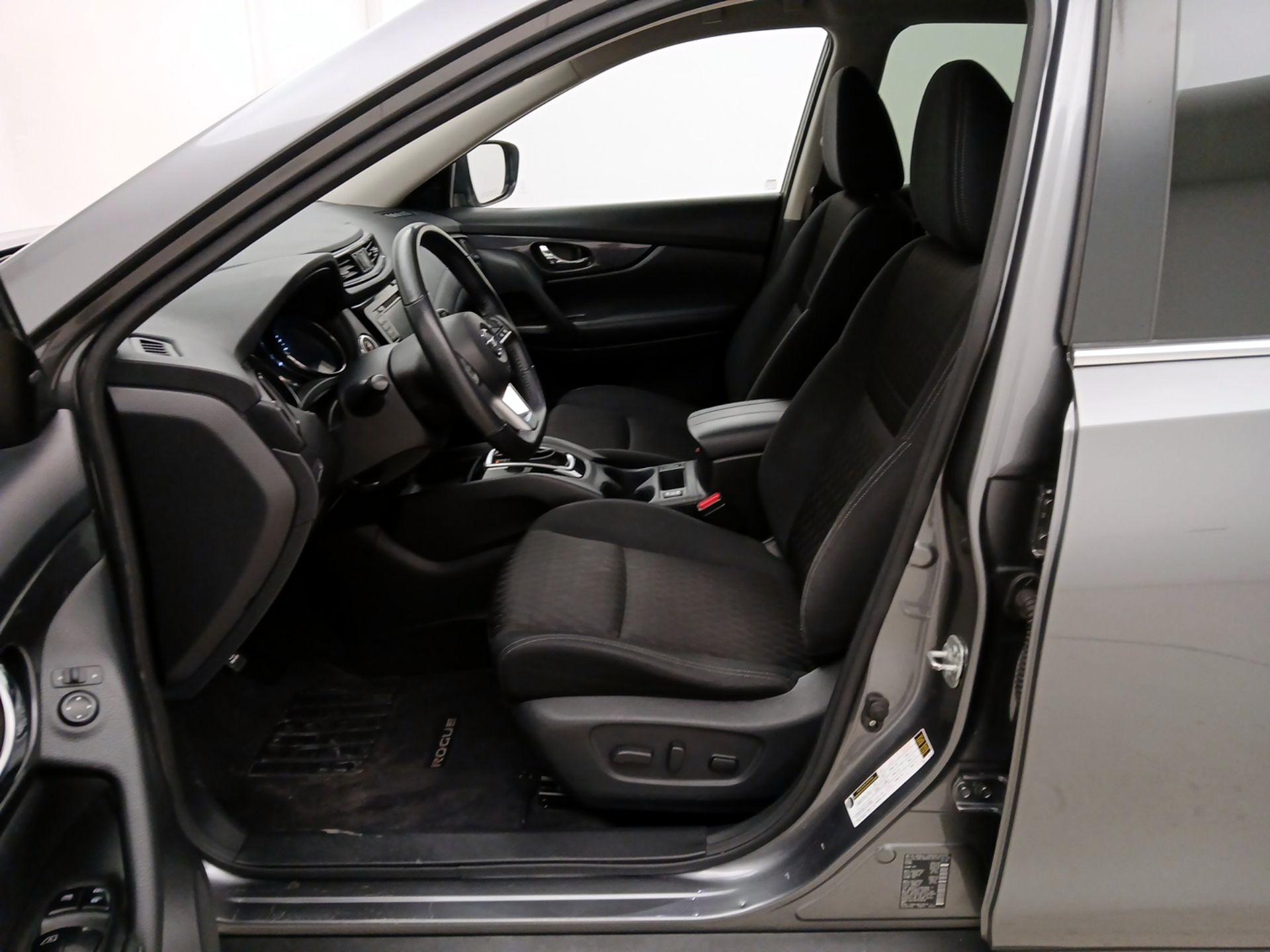 Thumbnail: 2019 Nissan Rogue - 11