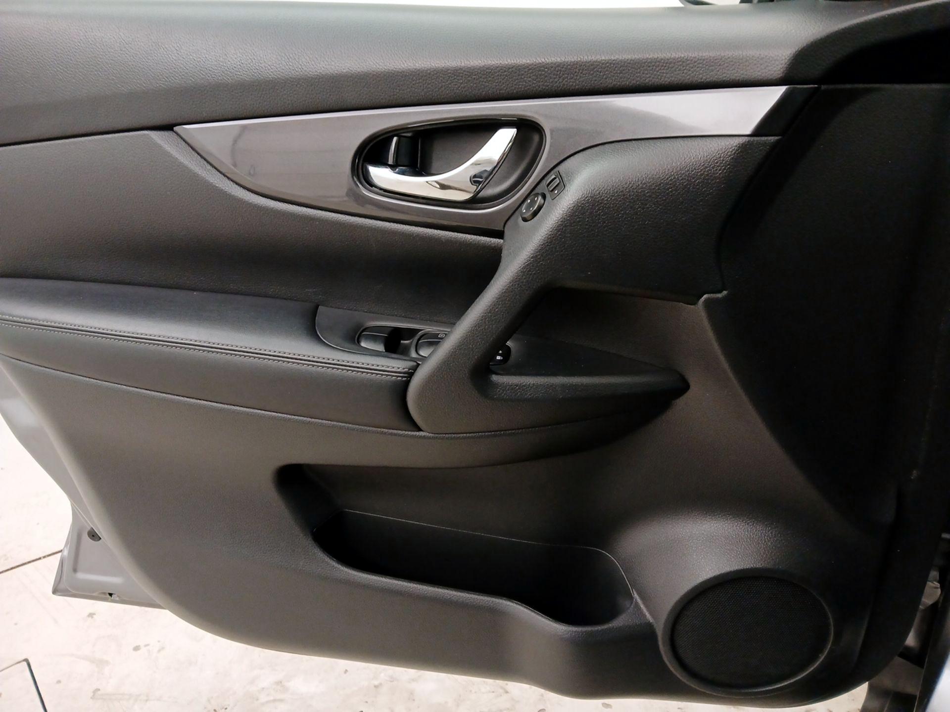 Thumbnail: 2019 Nissan Rogue - 12