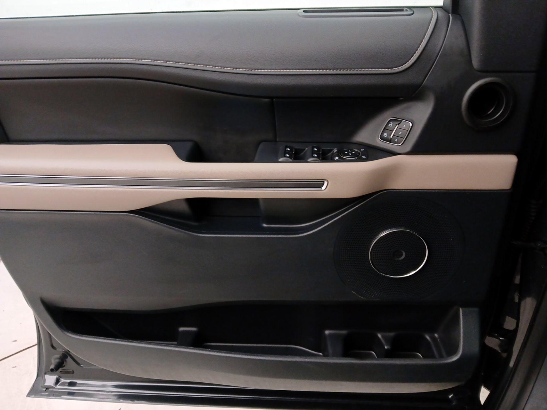 Thumbnail: 2022 Ford Expedition - 12