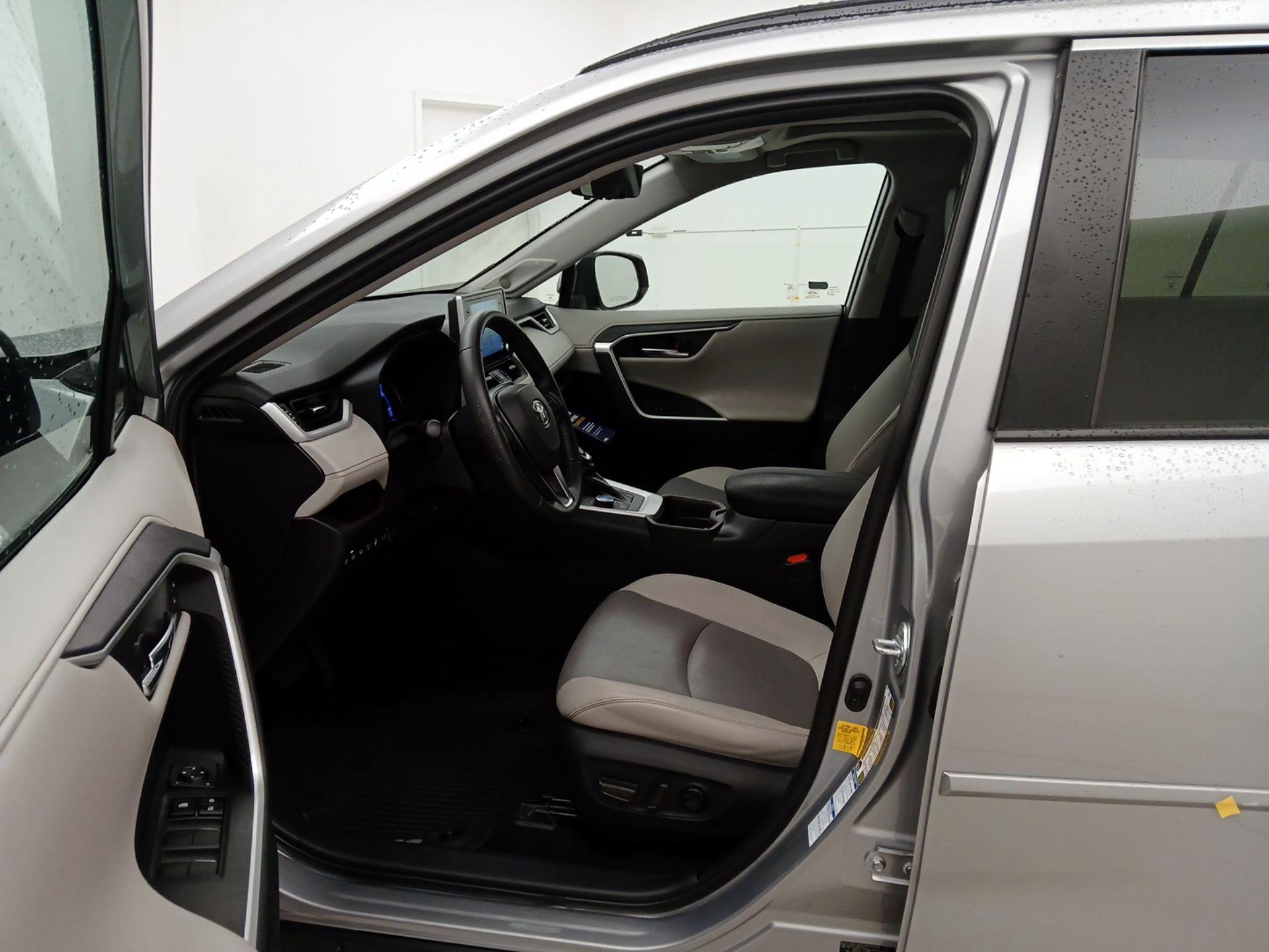 Thumbnail: 2021 Toyota RAV4 - 11