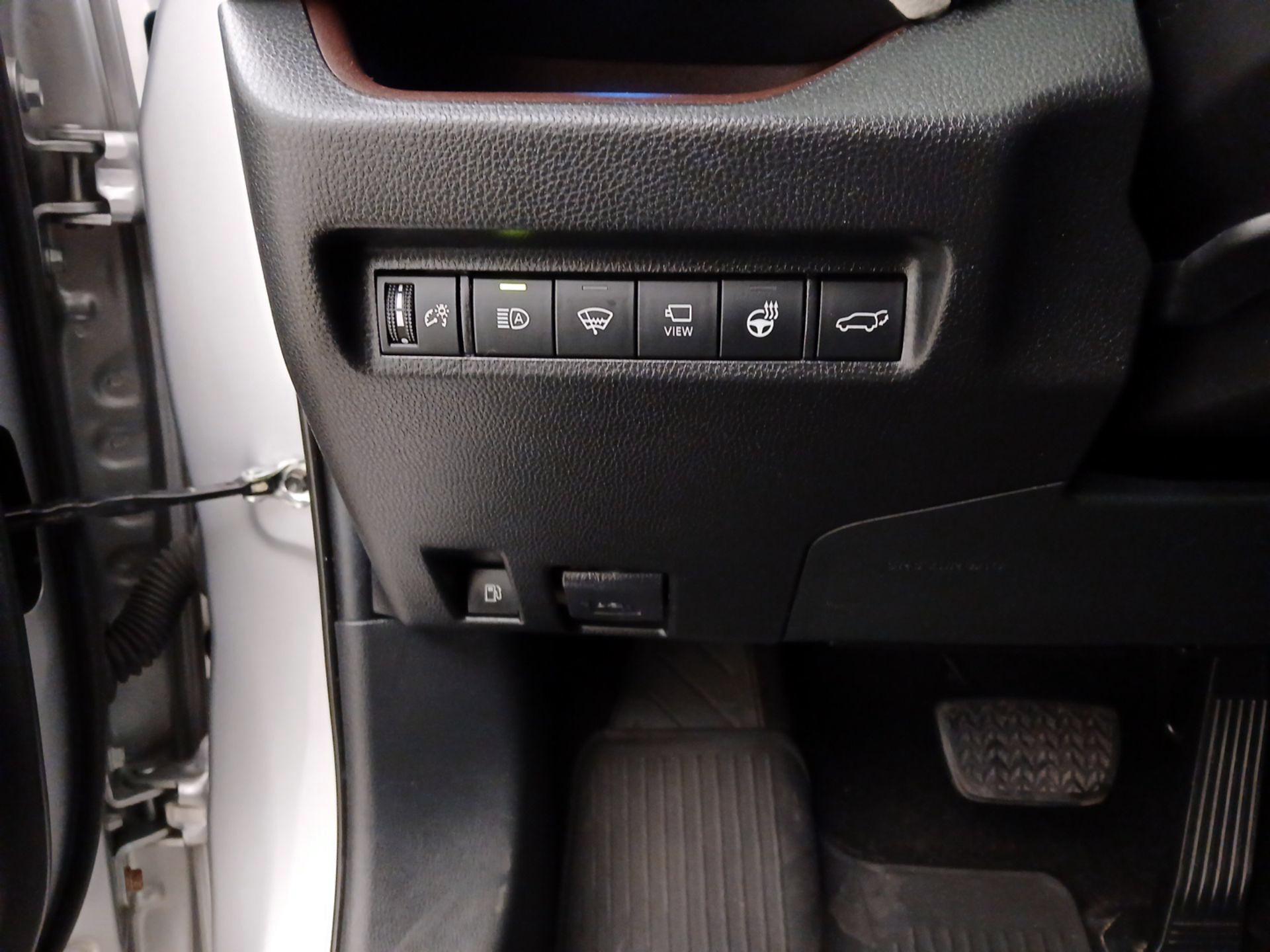 Thumbnail: 2021 Toyota RAV4 - 13