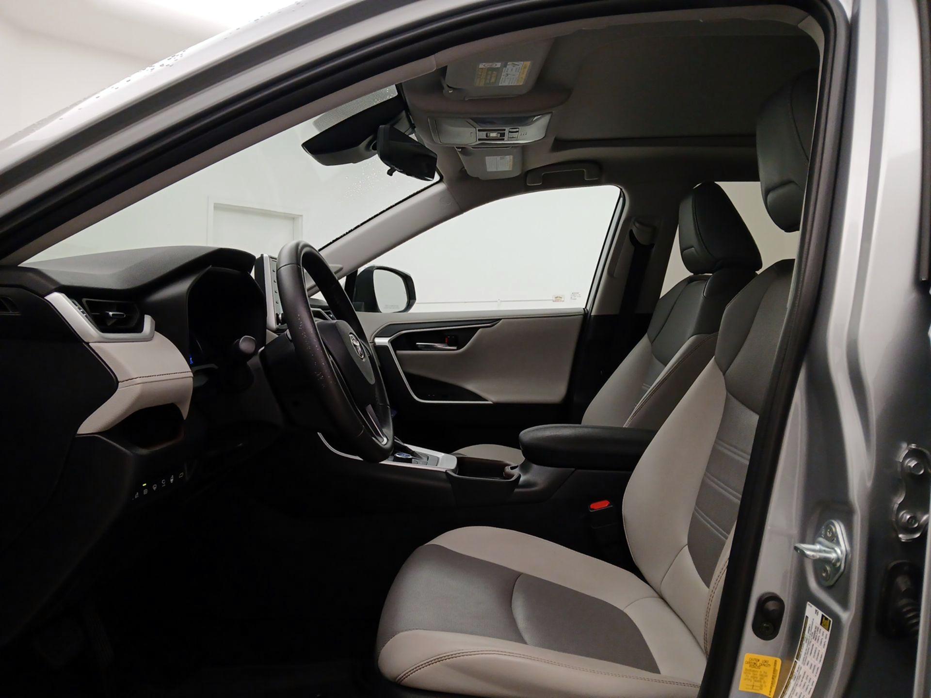 Thumbnail: 2021 Toyota RAV4 - 20