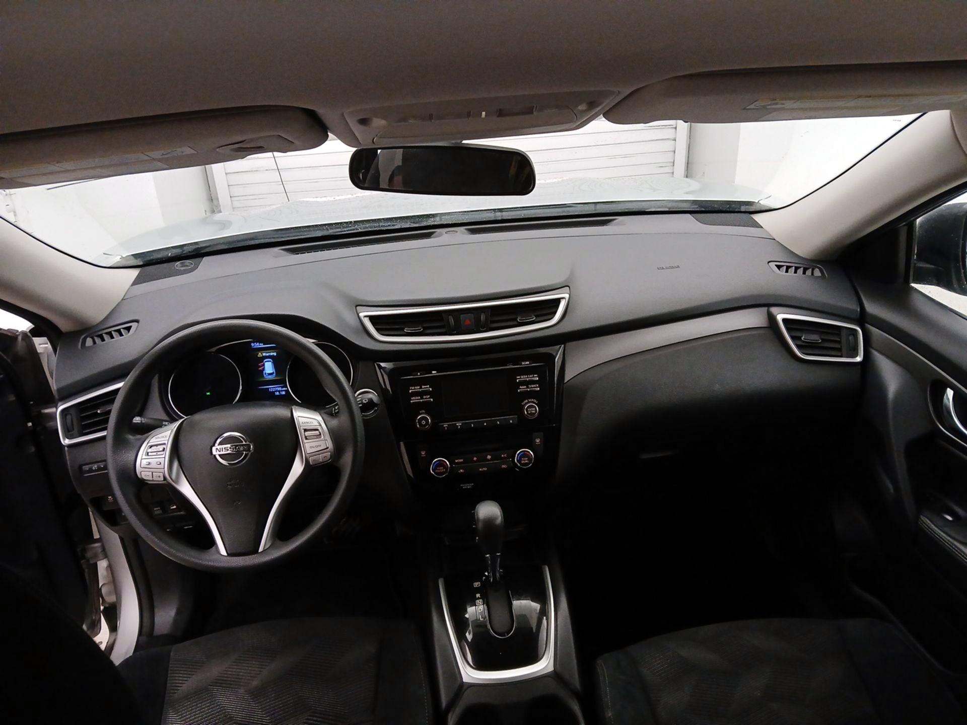 Thumbnail: 2015 Nissan Rogue - 9