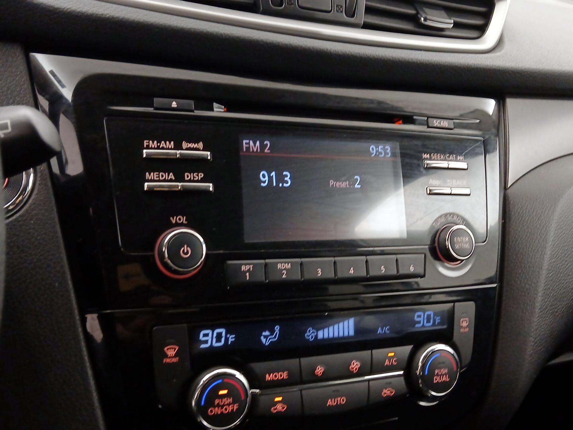 Thumbnail: 2015 Nissan Rogue - 15