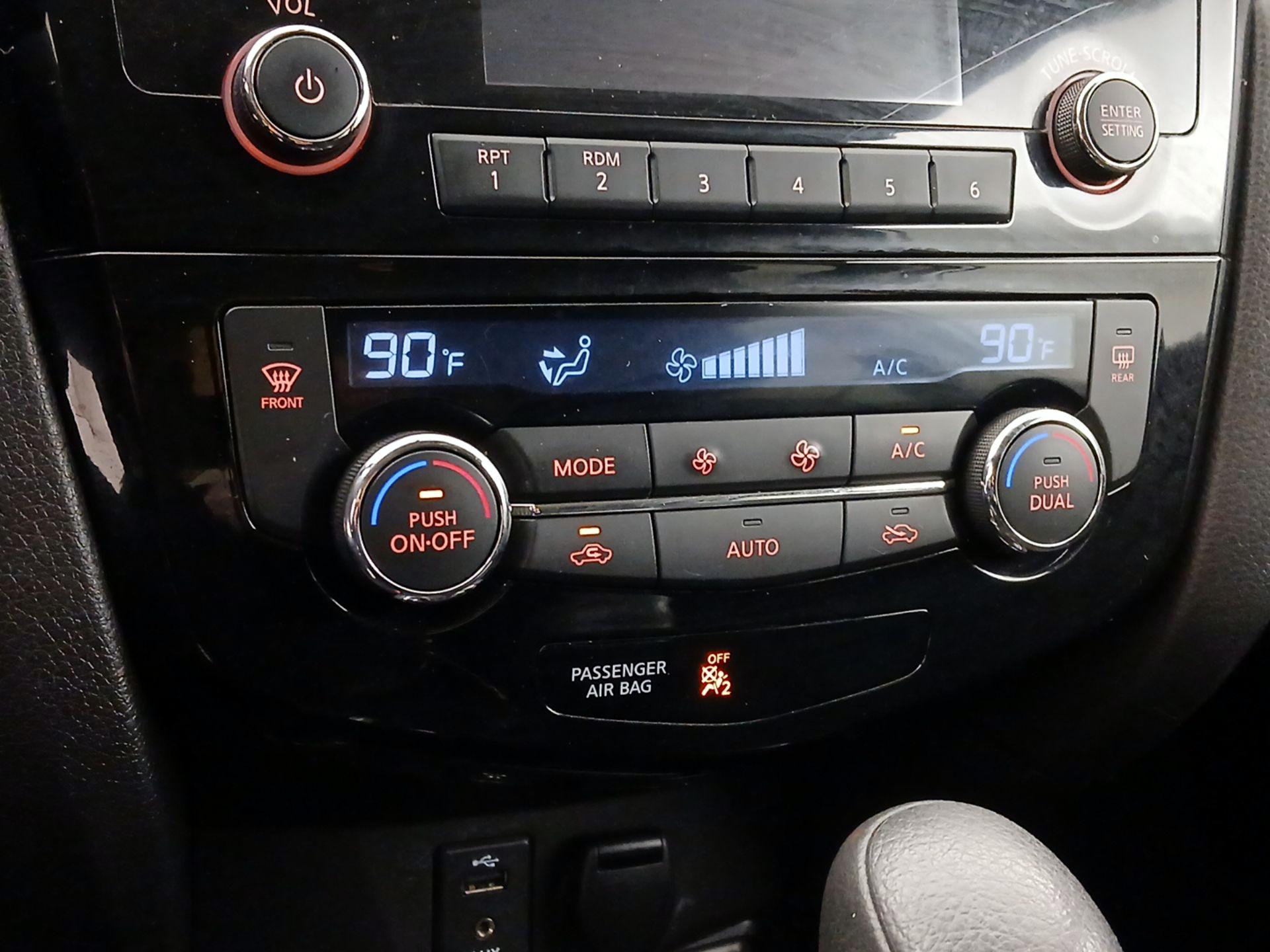 Thumbnail: 2015 Nissan Rogue - 16