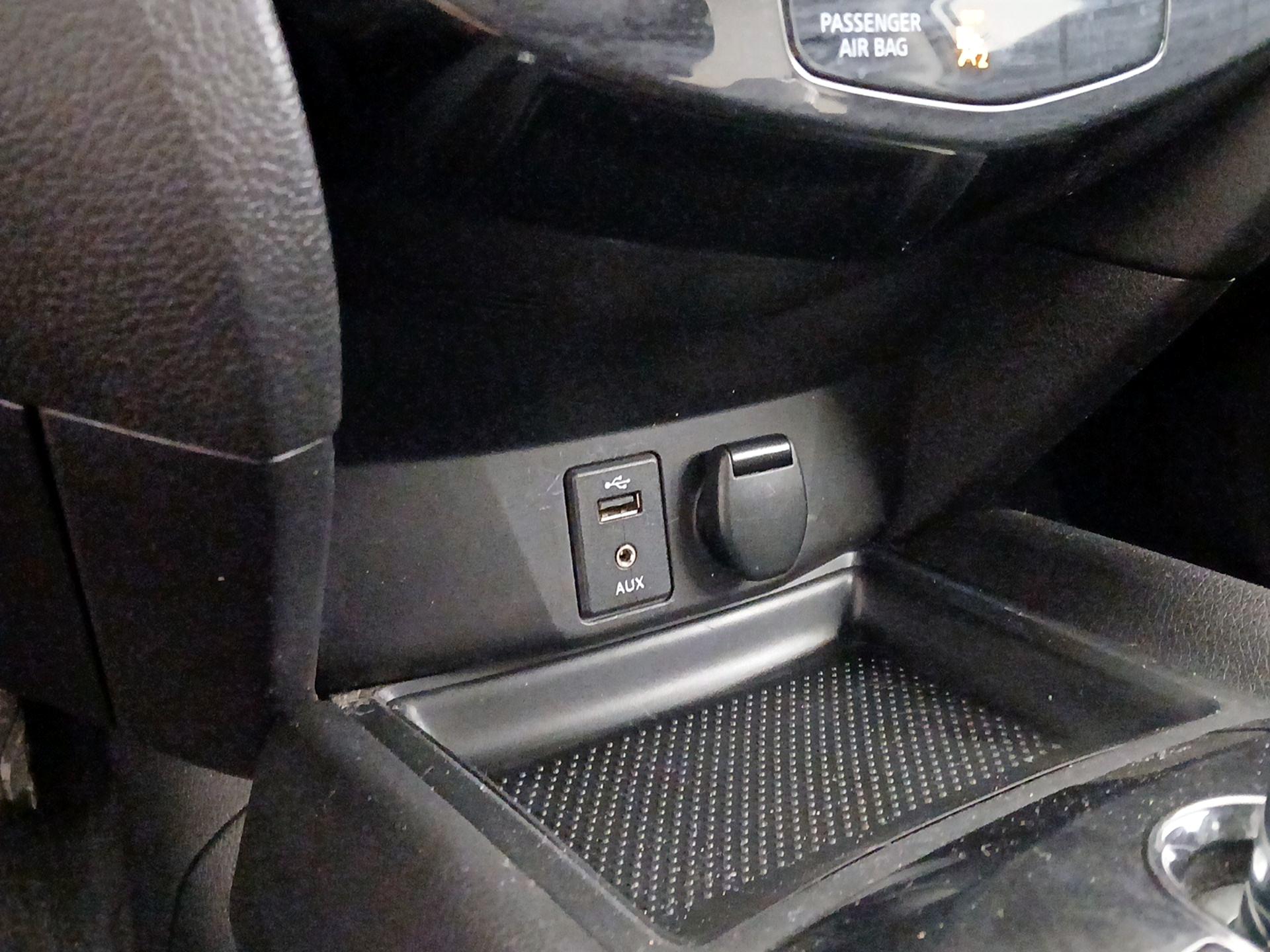 Thumbnail: 2015 Nissan Rogue - 18