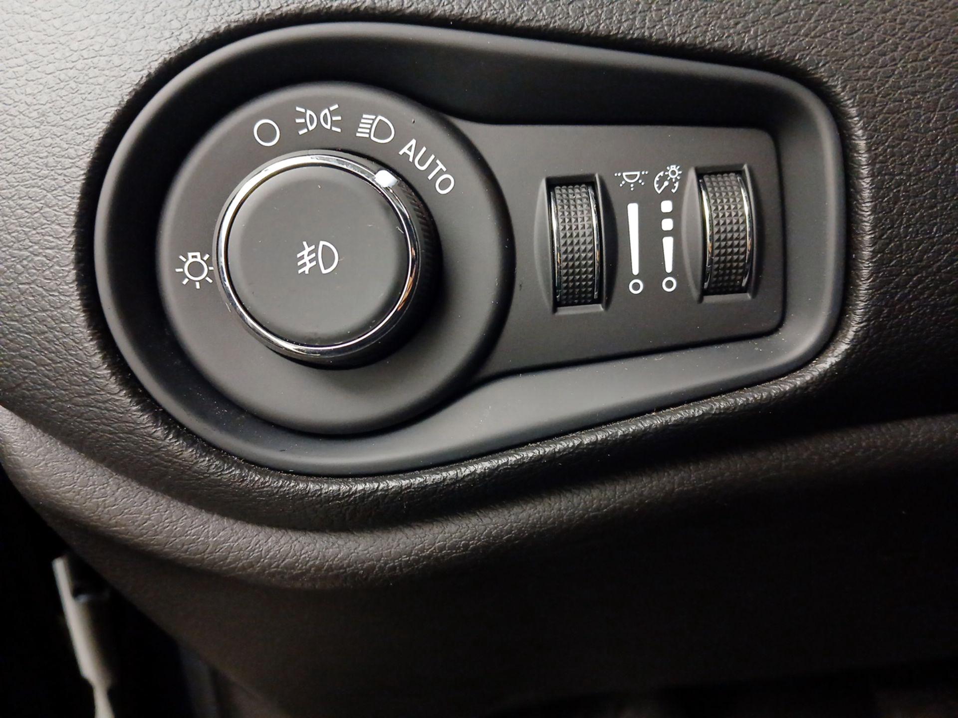 Thumbnail: 2021 Jeep Renegade - 13