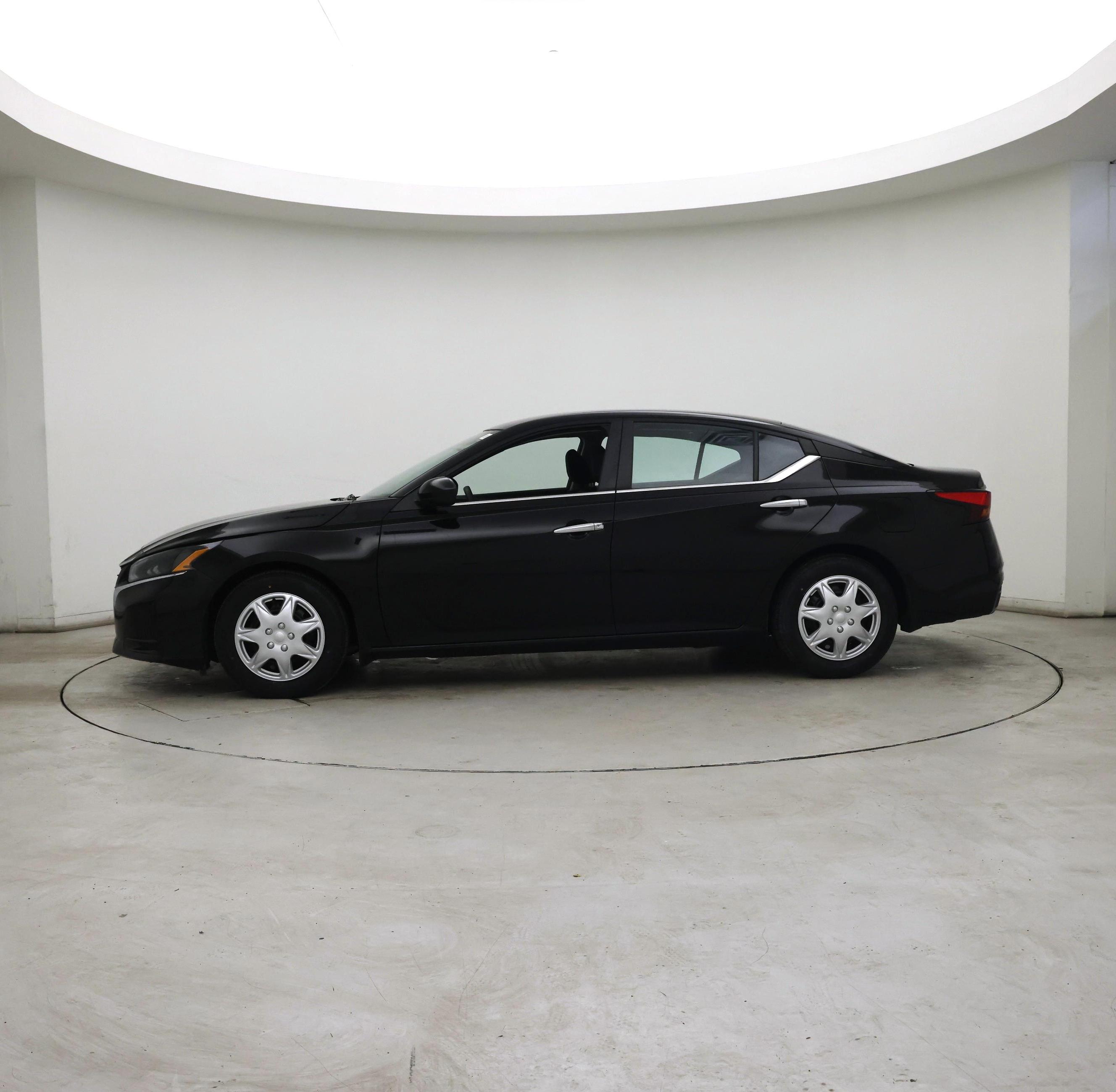 Thumbnail: 2023 Nissan Altima - 3