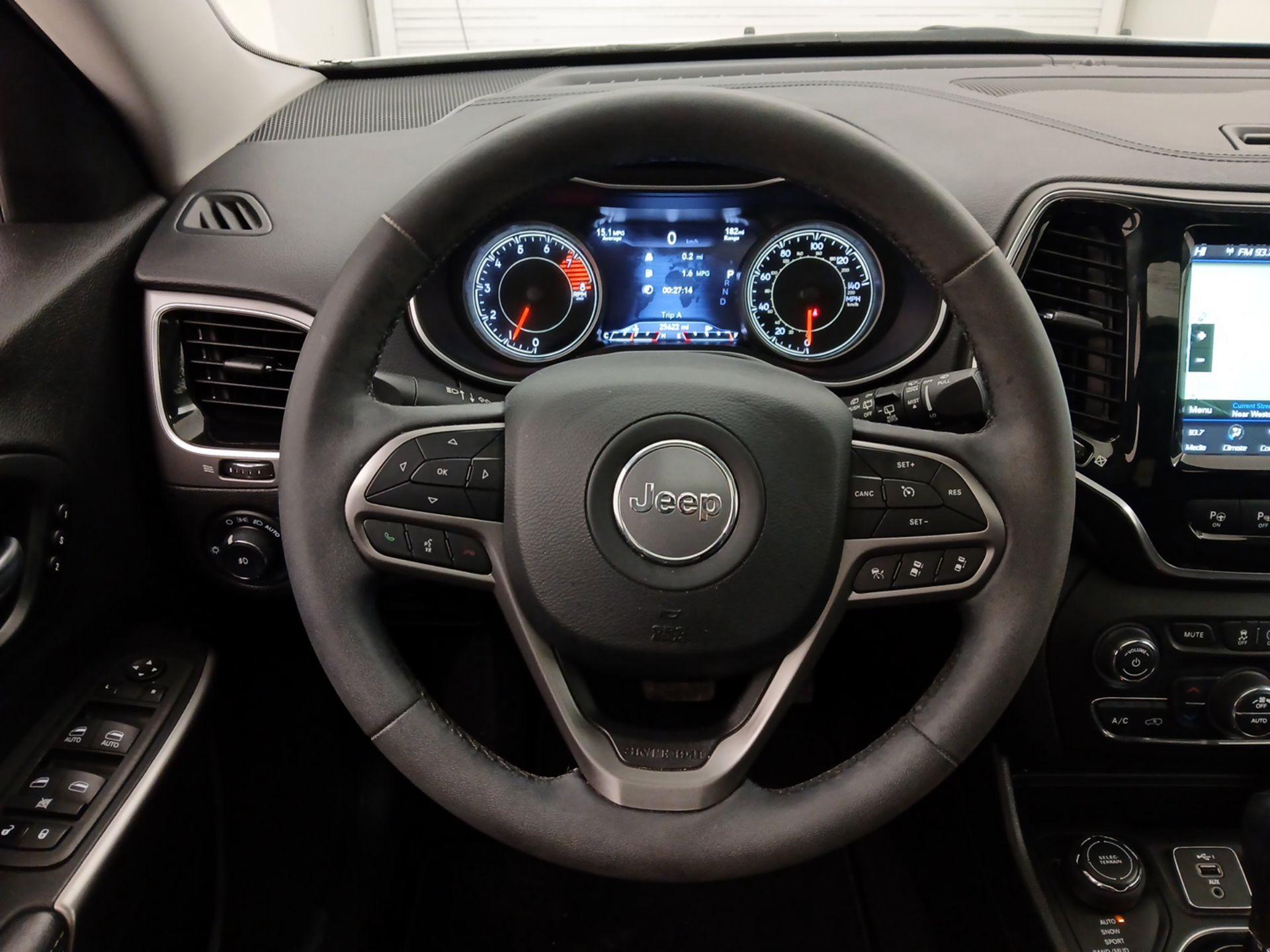 Thumbnail: 2021 Jeep Cherokee - 10