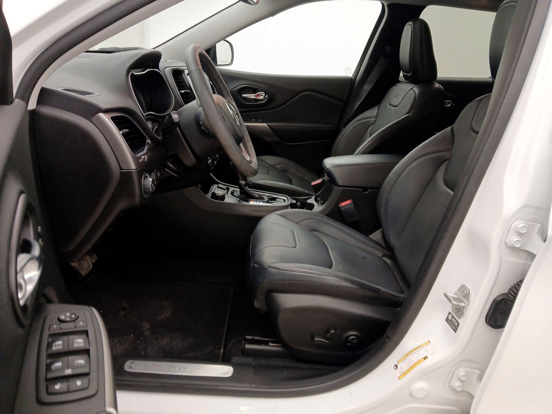 Thumbnail: 2021 Jeep Cherokee - 11