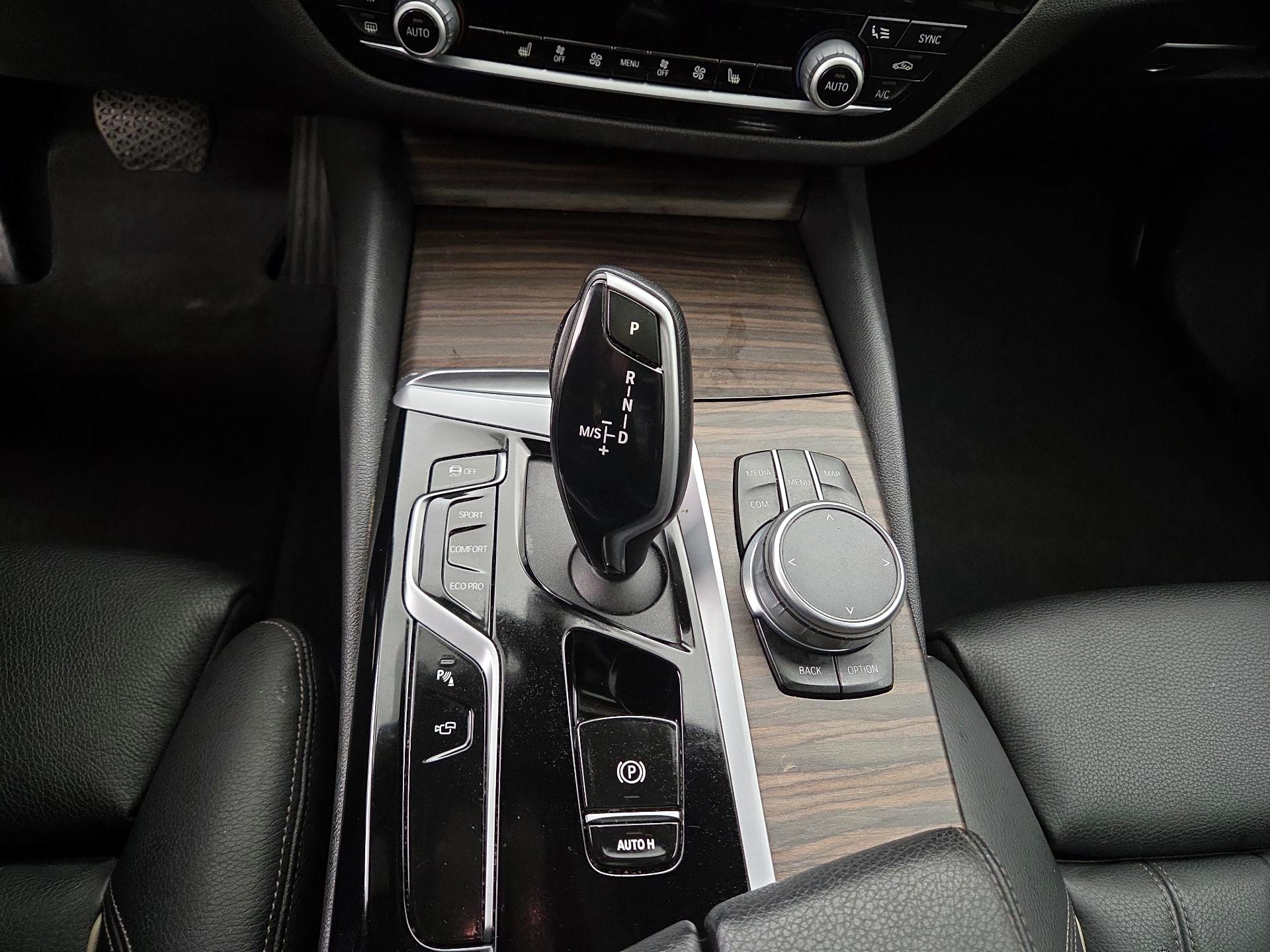 Thumbnail: 2021 BMW 5 Series - 17