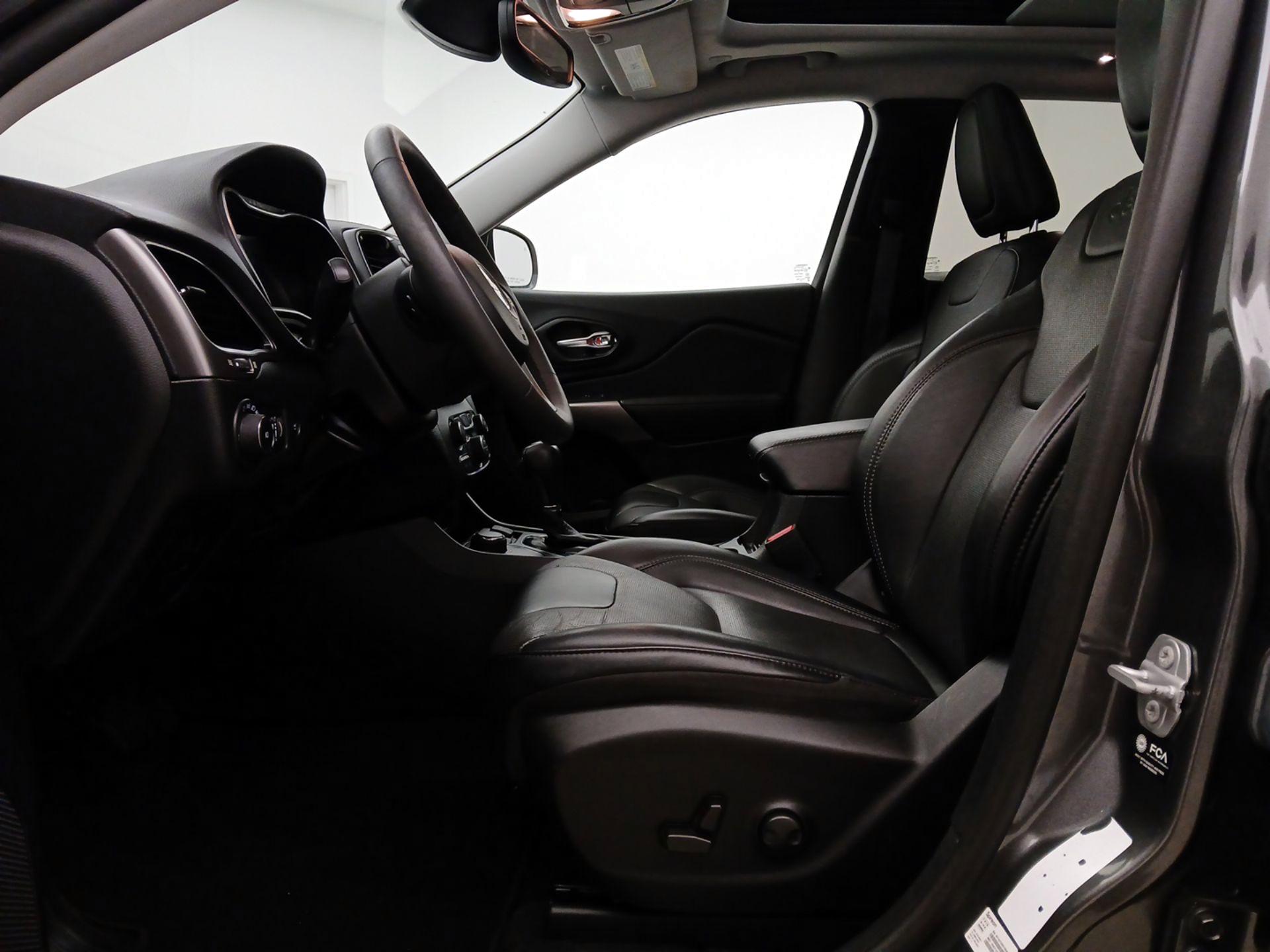 Thumbnail: 2022 Jeep Cherokee - 11