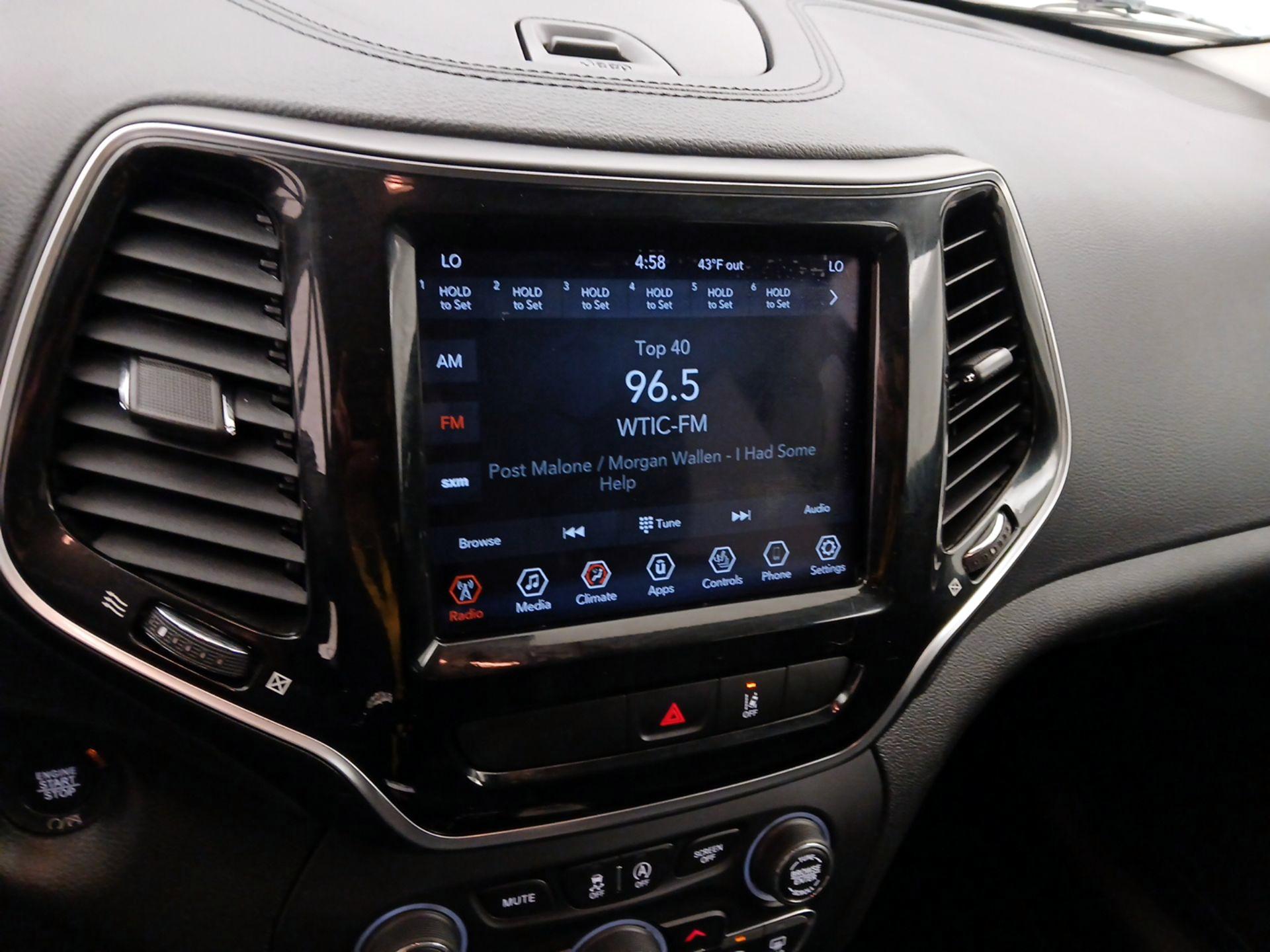 Thumbnail: 2022 Jeep Cherokee - 15