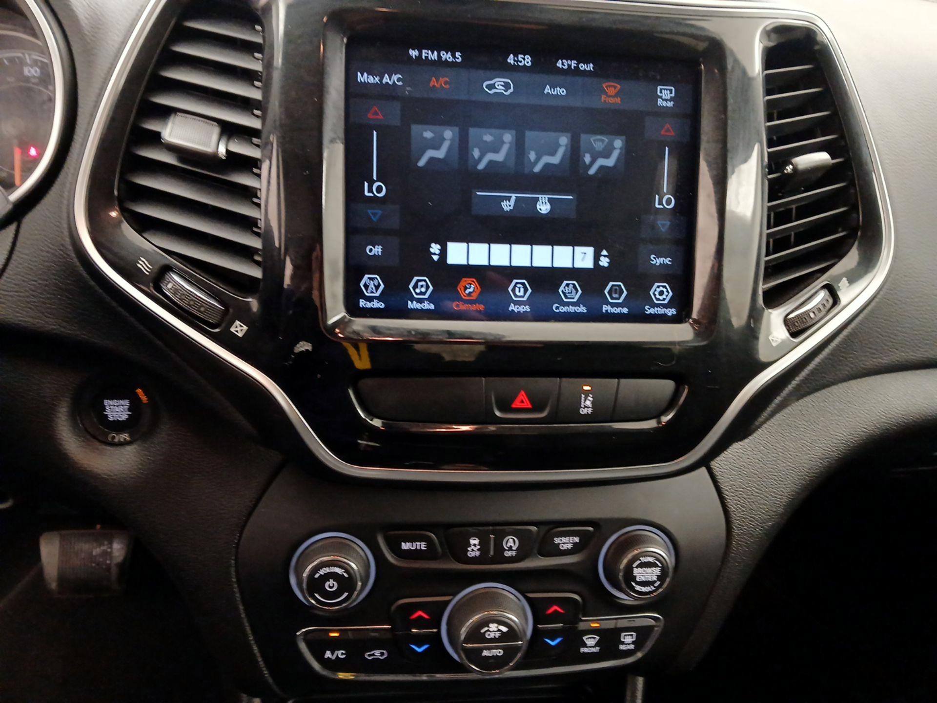 Thumbnail: 2022 Jeep Cherokee - 16