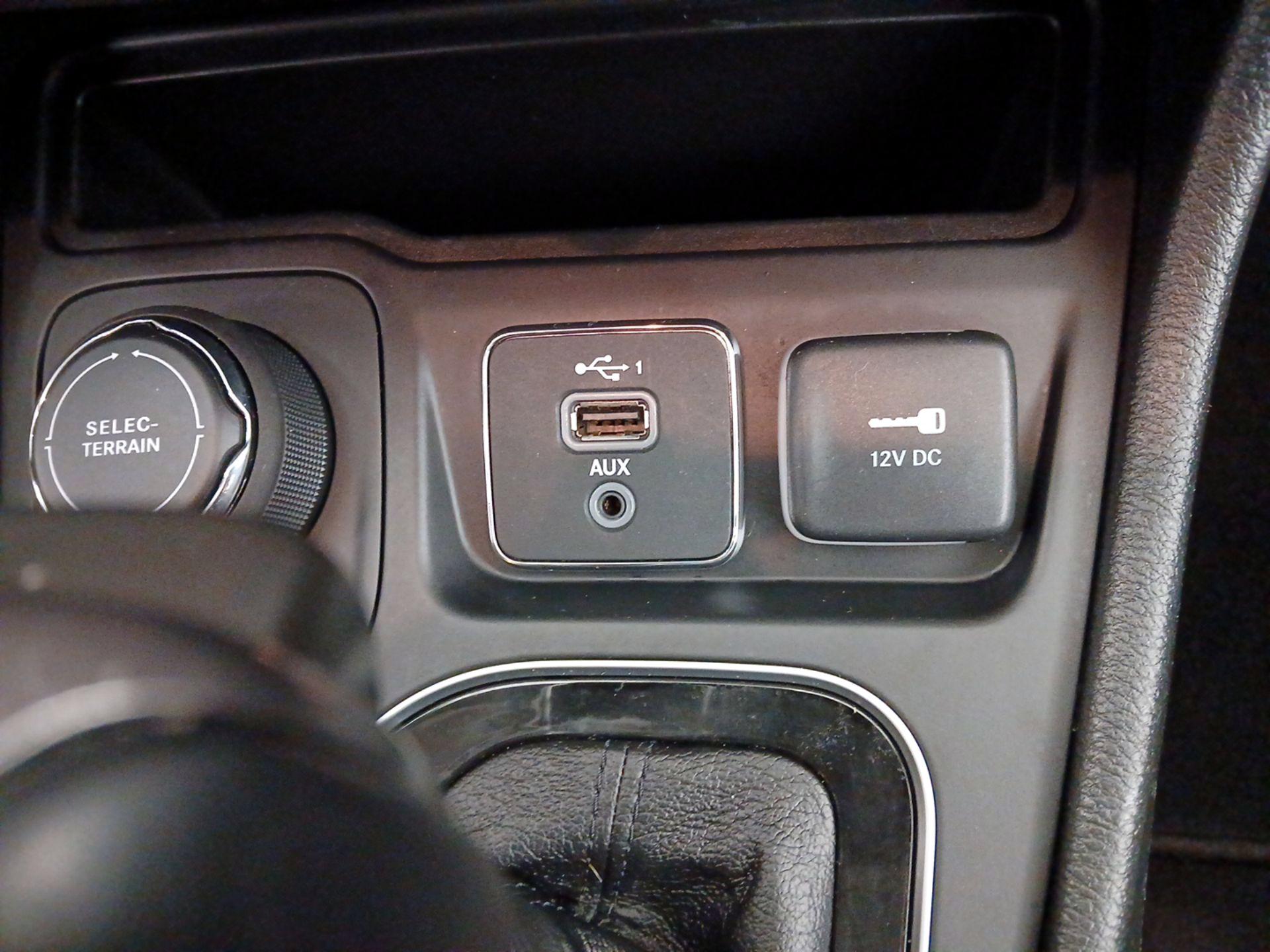 Thumbnail: 2022 Jeep Cherokee - 18