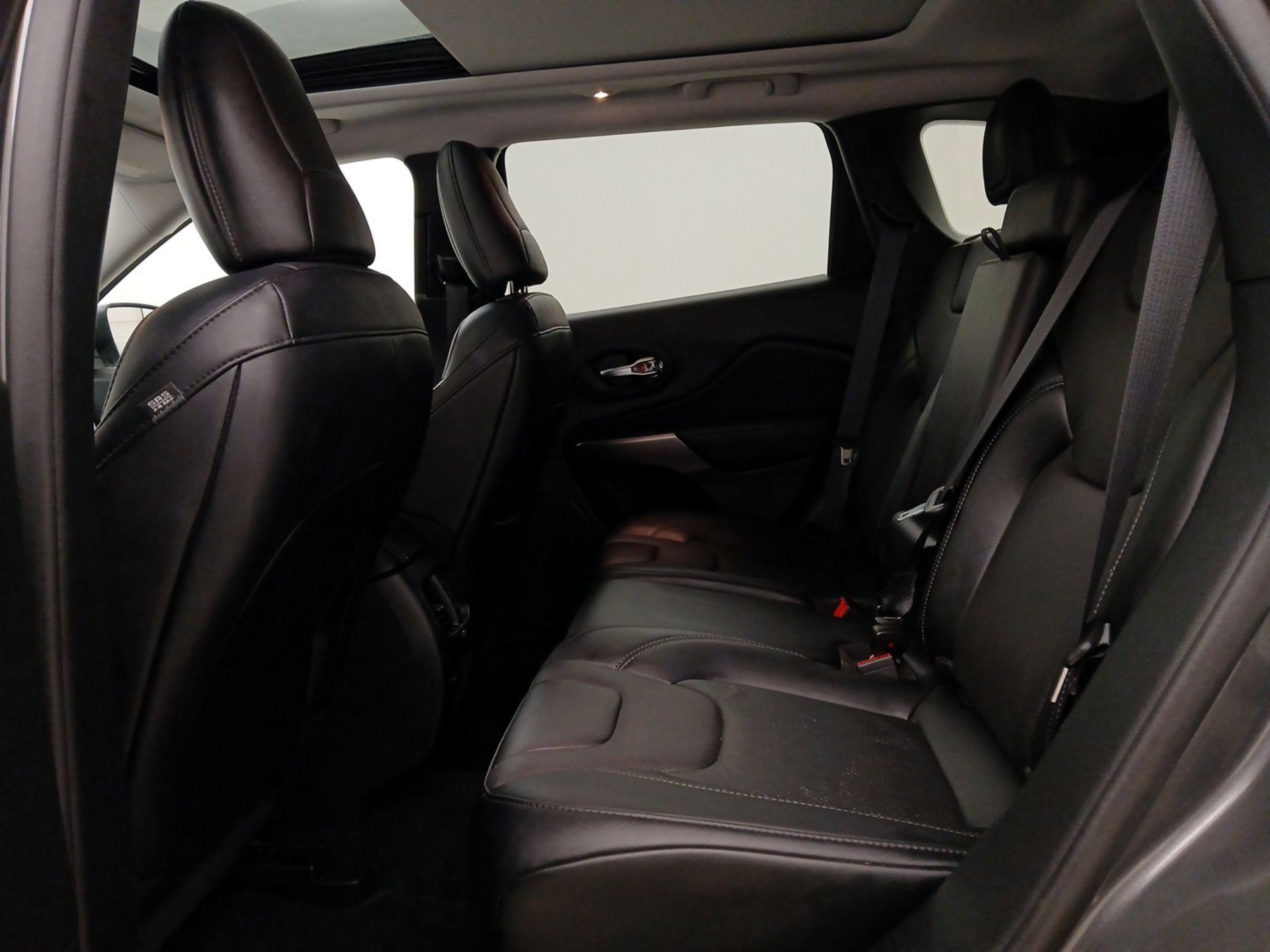 Thumbnail: 2022 Jeep Cherokee - 20