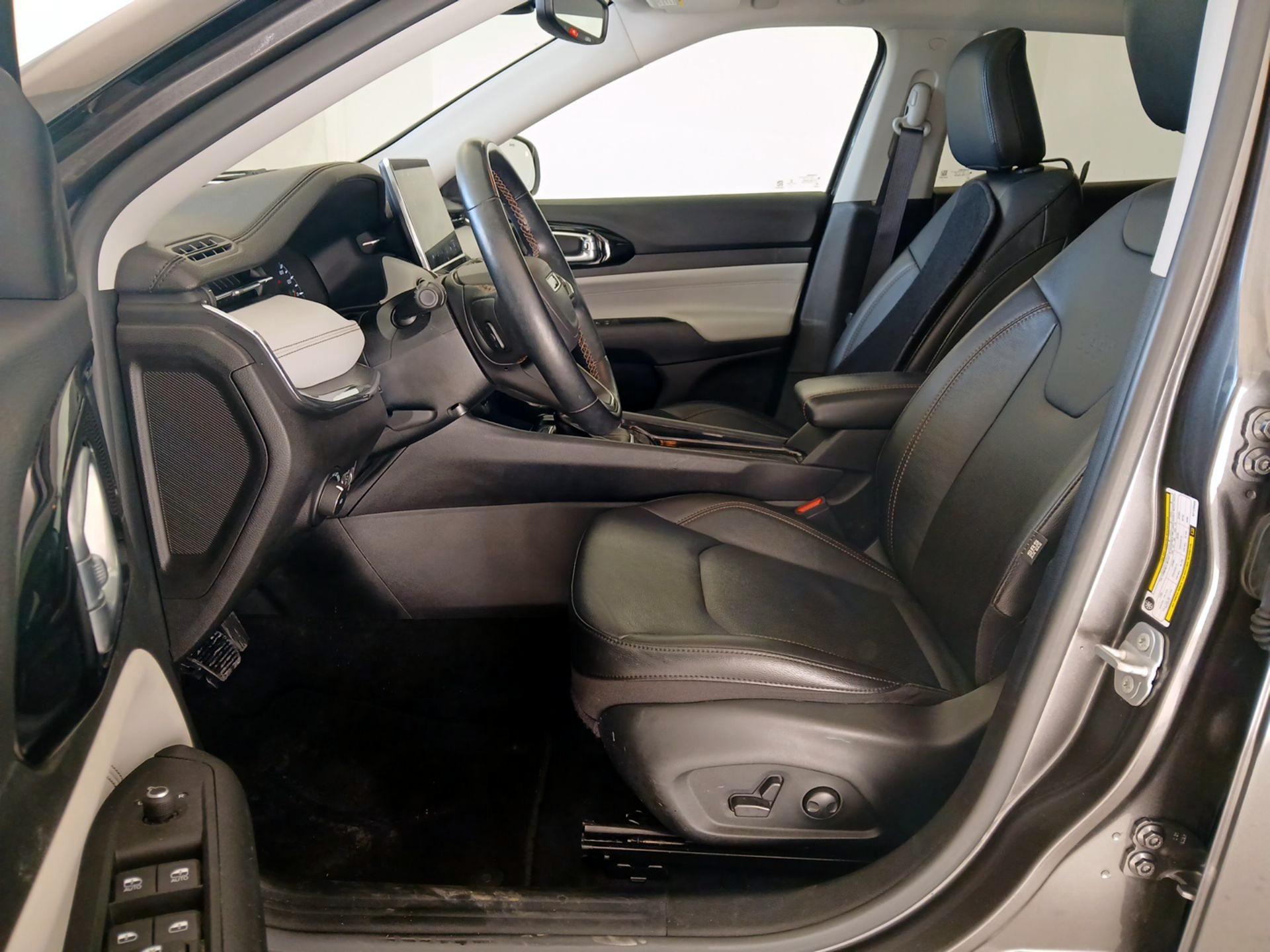 Thumbnail: 2022 Jeep Compass - 11