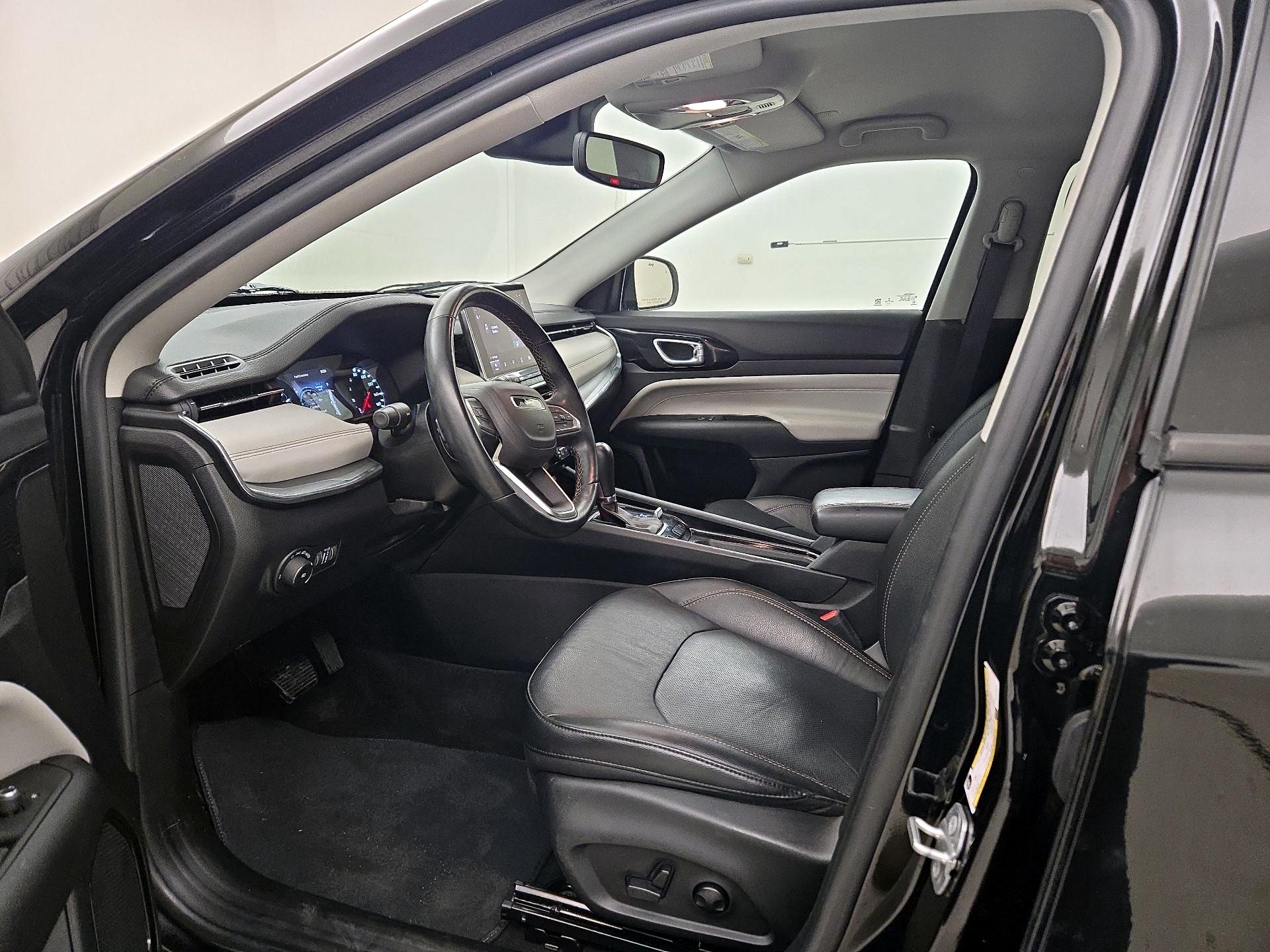 Thumbnail: 2022 Jeep Compass - 11