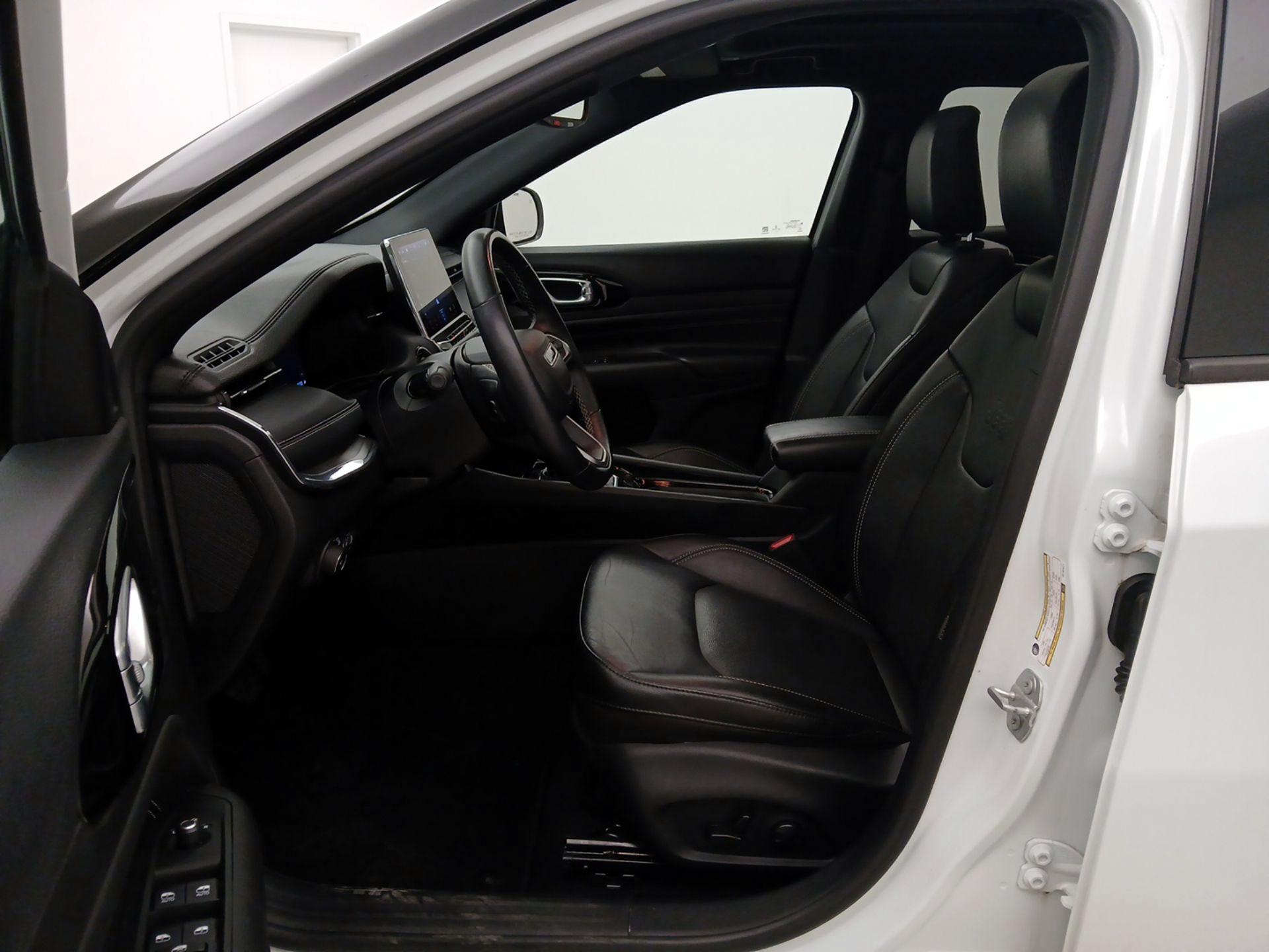 Thumbnail: 2022 Jeep Compass - 11