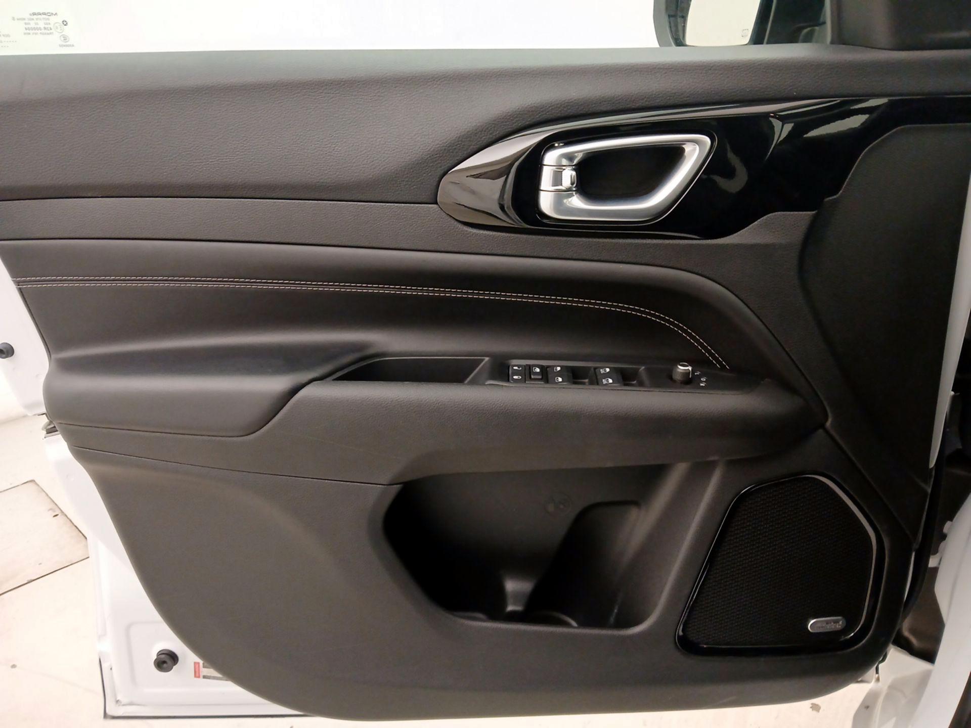 Thumbnail: 2022 Jeep Compass - 12