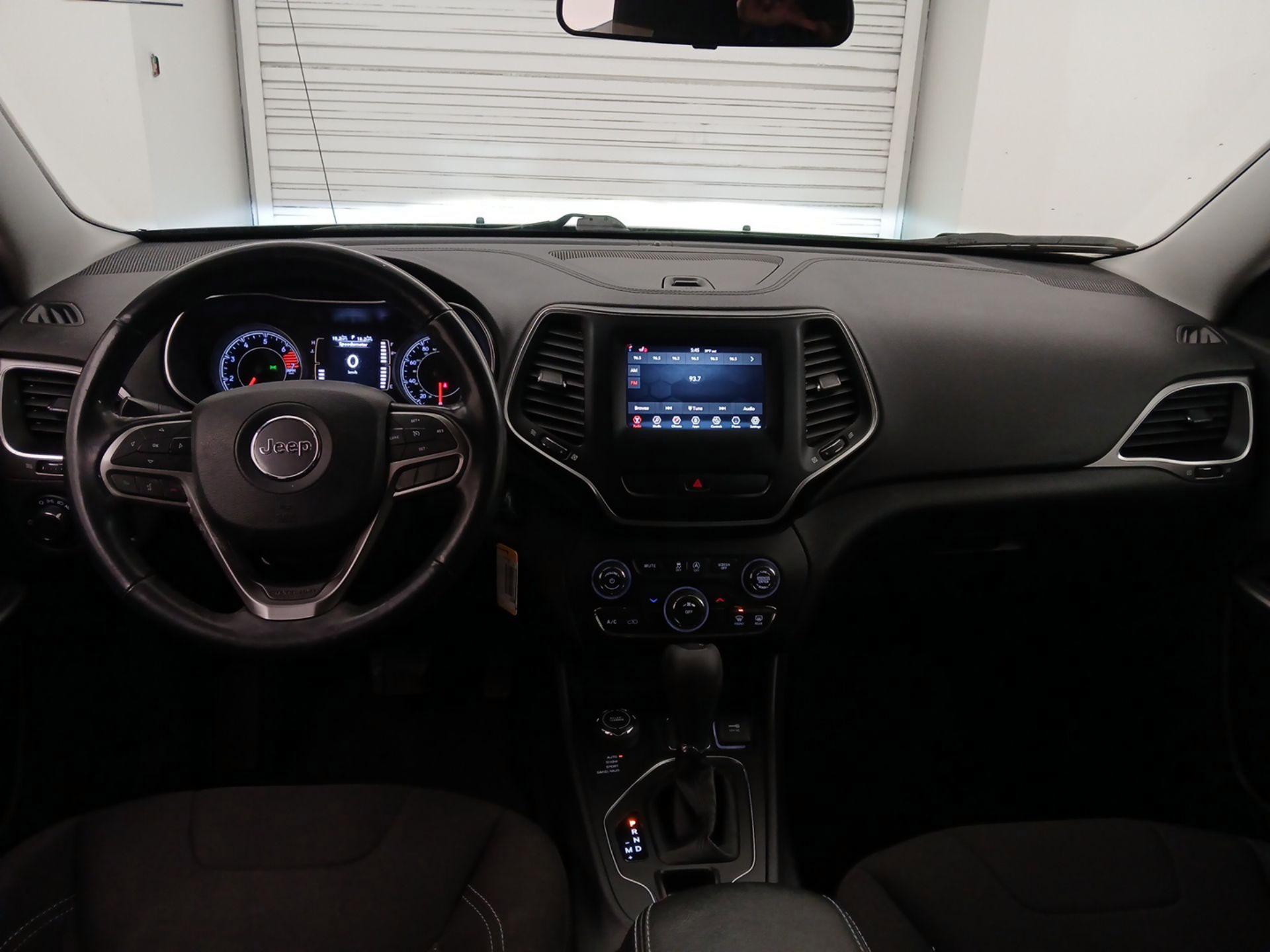 Thumbnail: 2020 Jeep Cherokee - 9