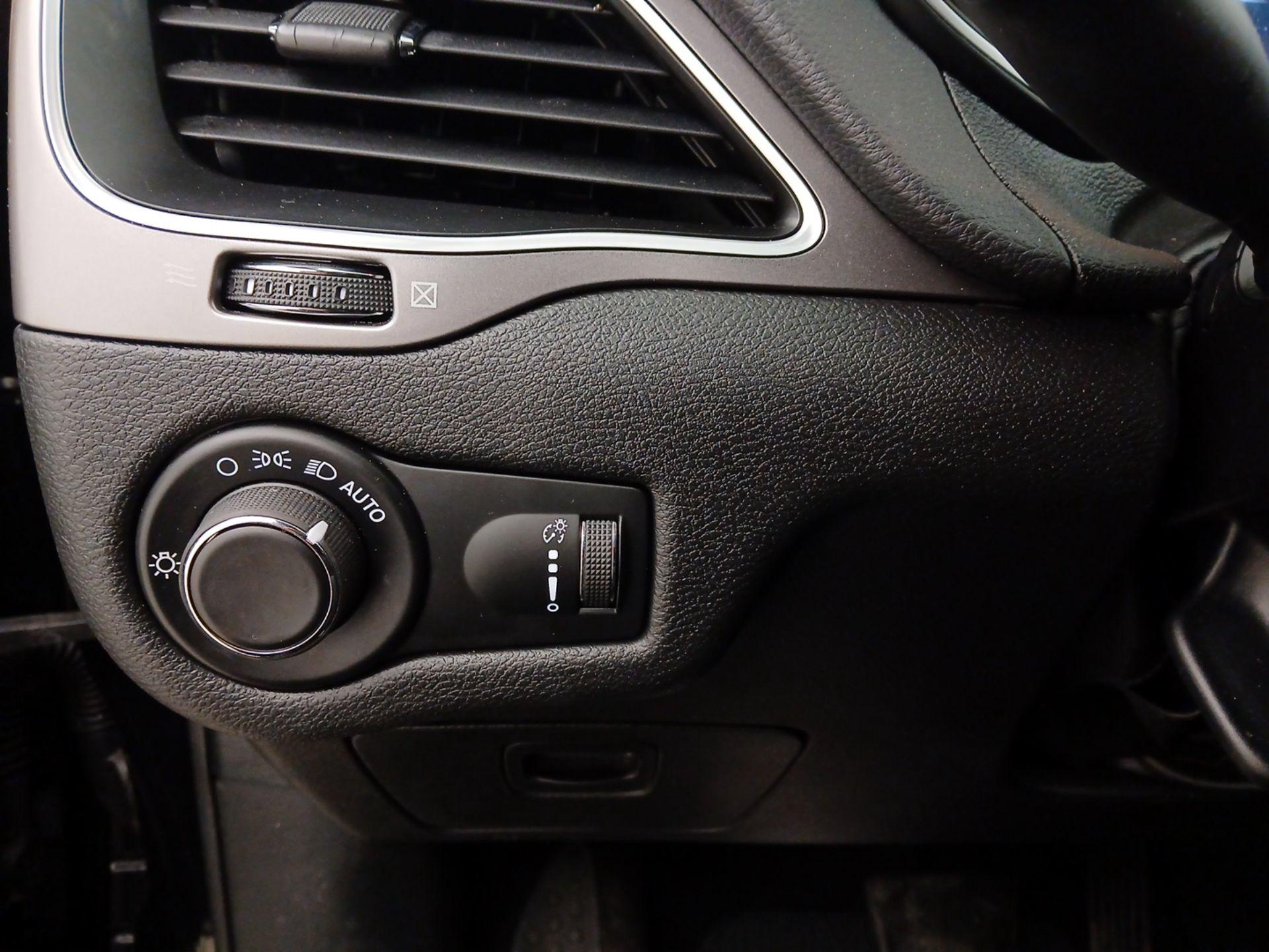 Thumbnail: 2020 Jeep Cherokee - 13