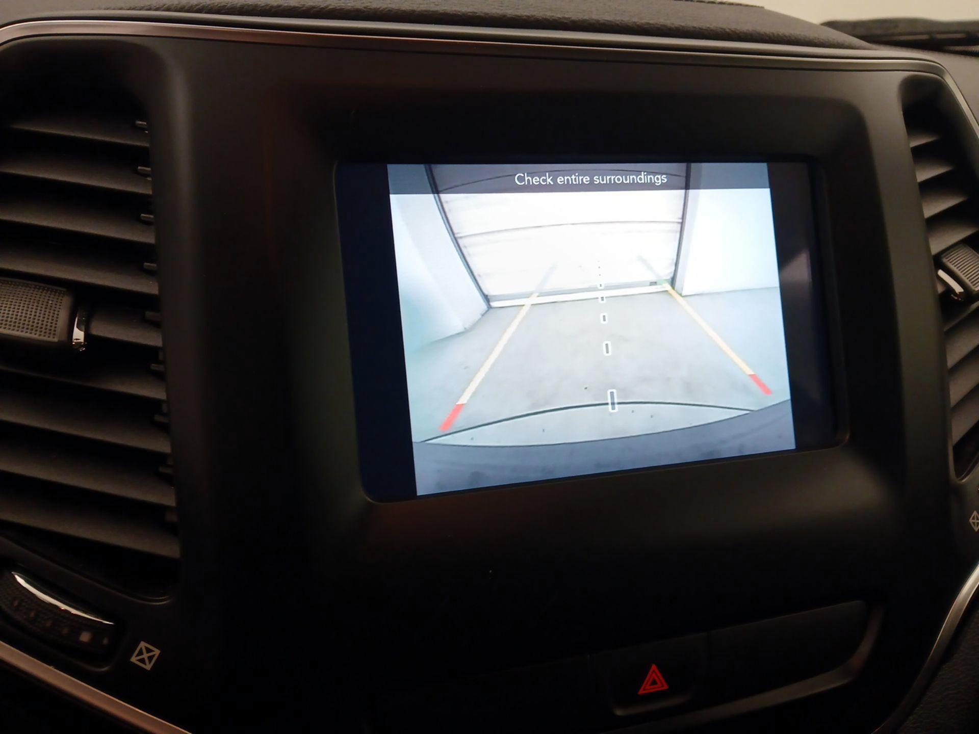 Thumbnail: 2020 Jeep Cherokee - 14