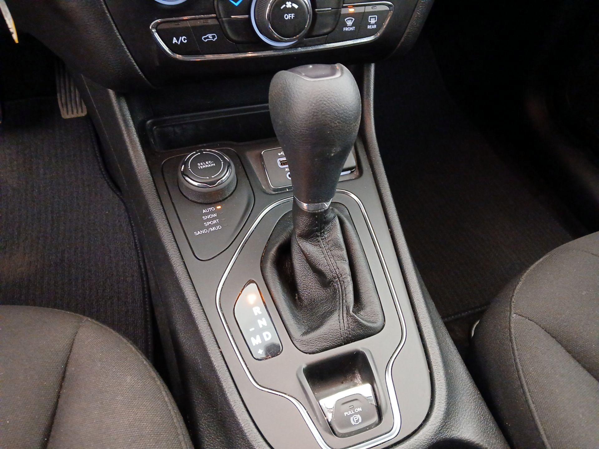 Thumbnail: 2020 Jeep Cherokee - 17