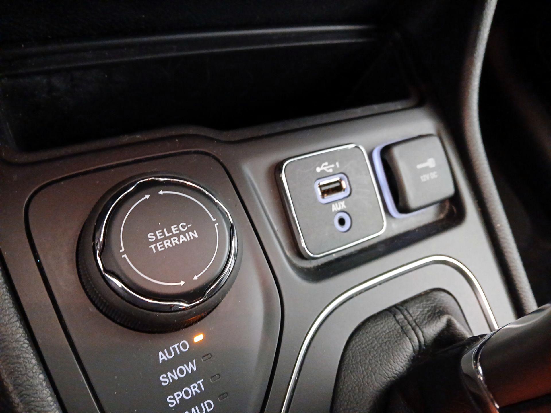 Thumbnail: 2020 Jeep Cherokee - 18