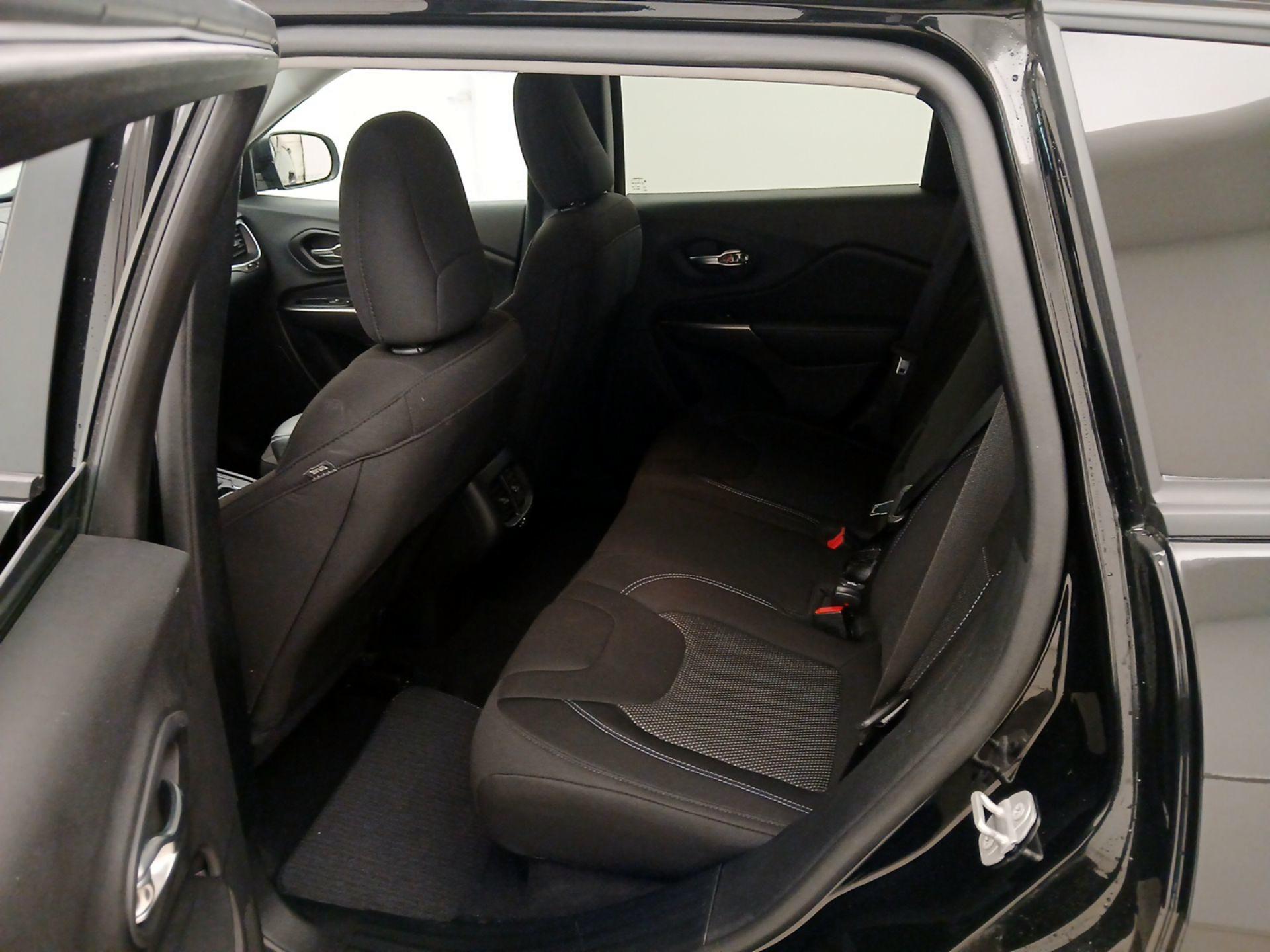 Thumbnail: 2020 Jeep Cherokee - 19