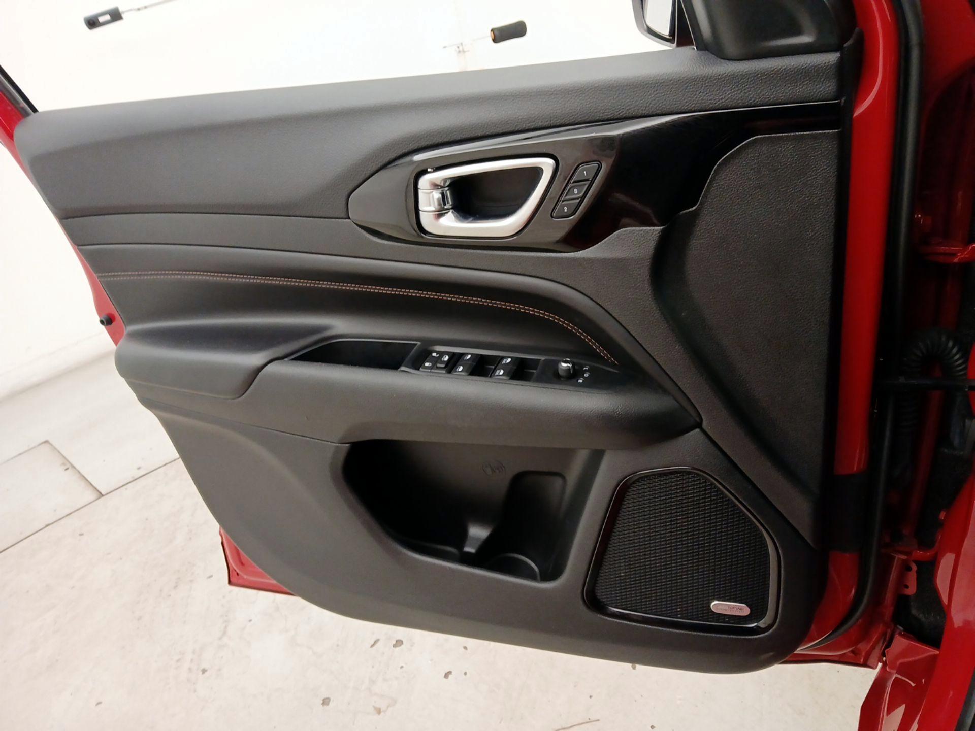 Thumbnail: 2022 Jeep Compass - 12