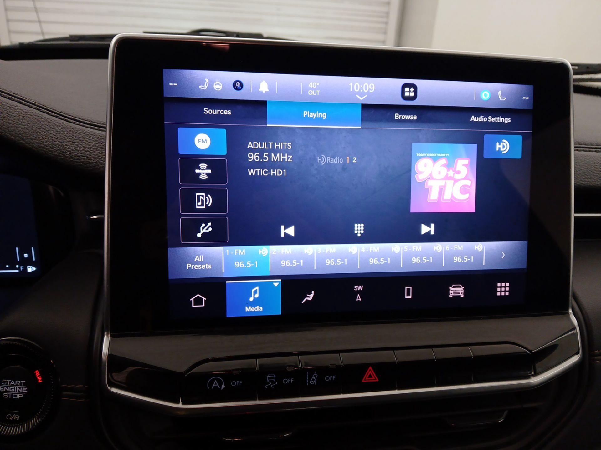 Thumbnail: 2022 Jeep Compass - 16