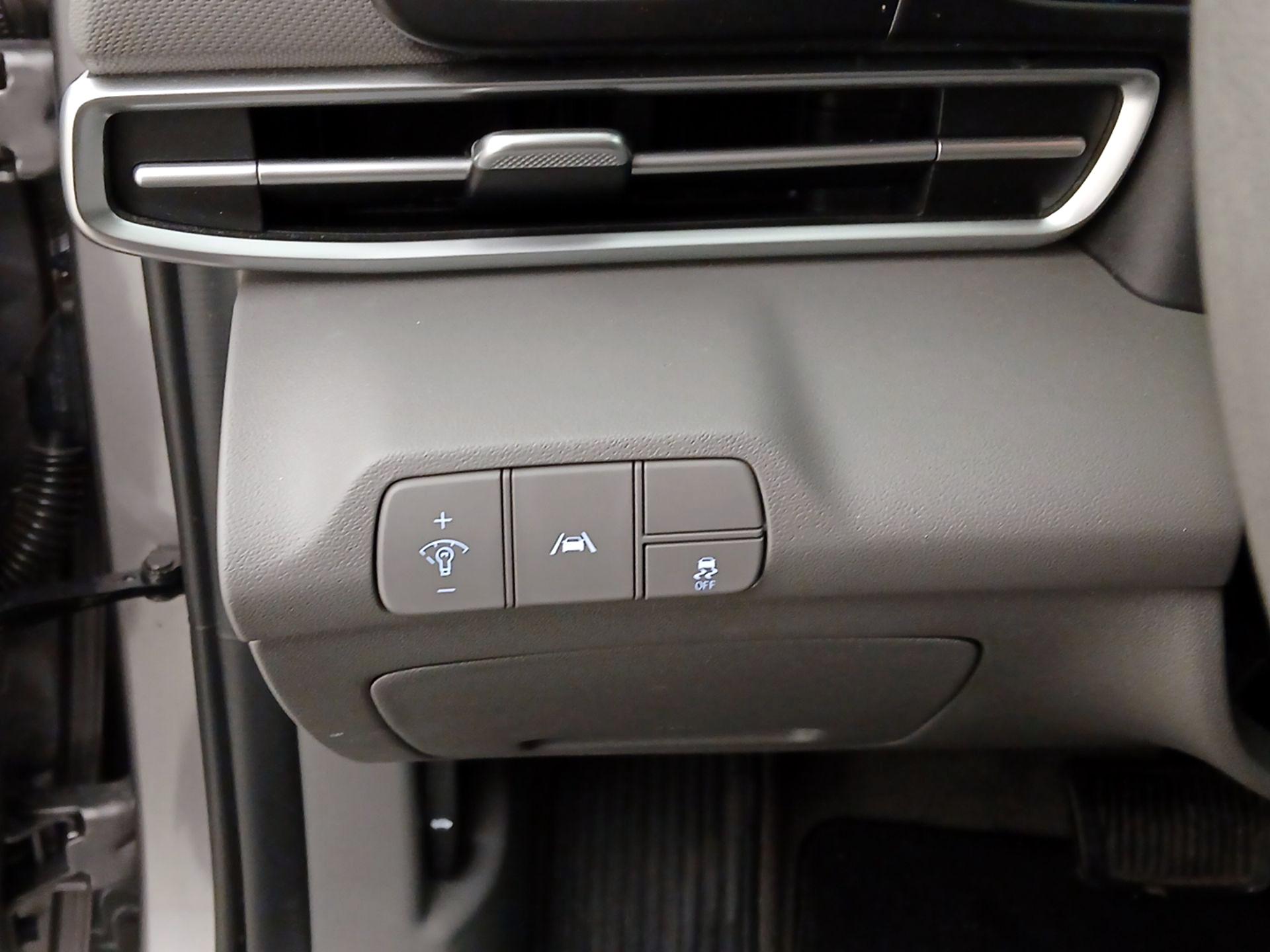 Thumbnail: 2023 Hyundai Elantra - 13