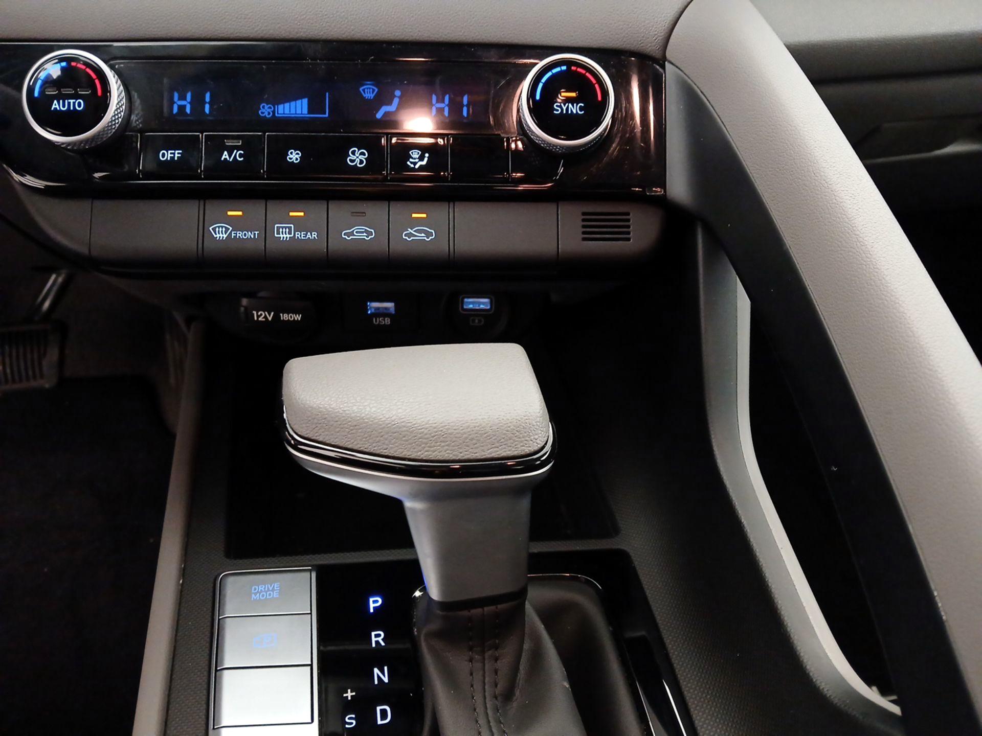 Thumbnail: 2023 Hyundai Elantra - 18