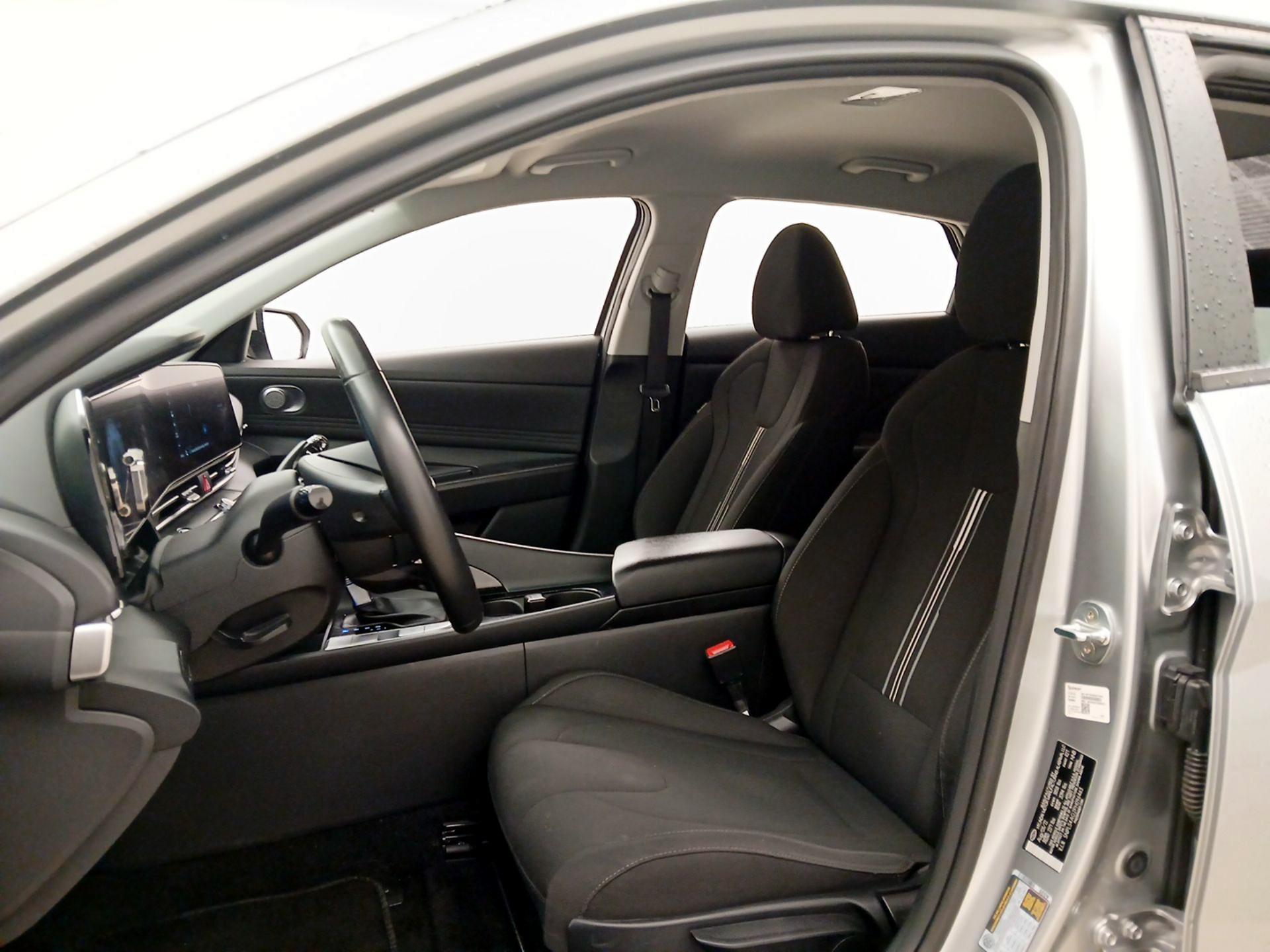 Thumbnail: 2023 Hyundai Elantra - 11