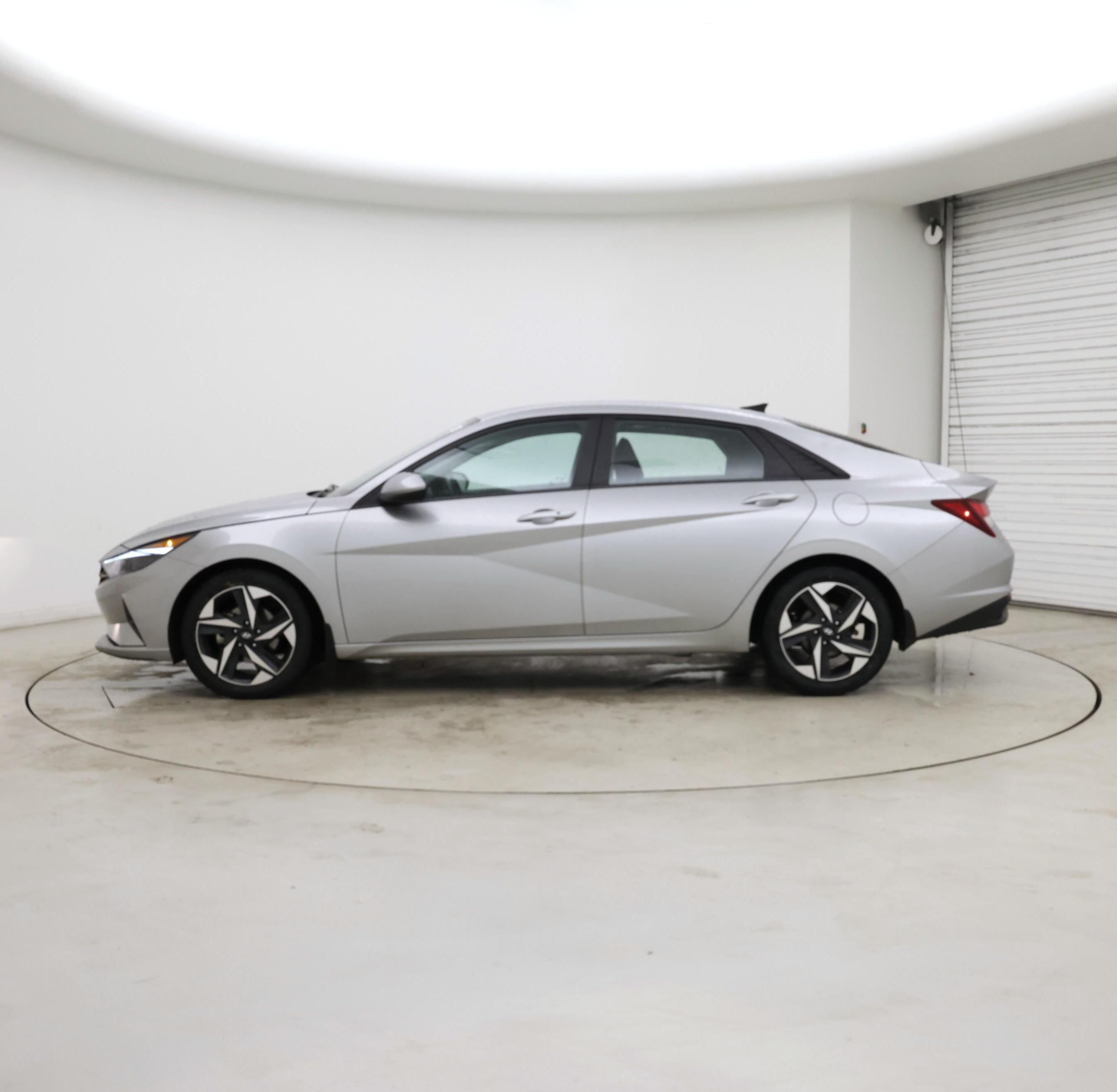 Thumbnail: 2023 Hyundai Elantra - 3