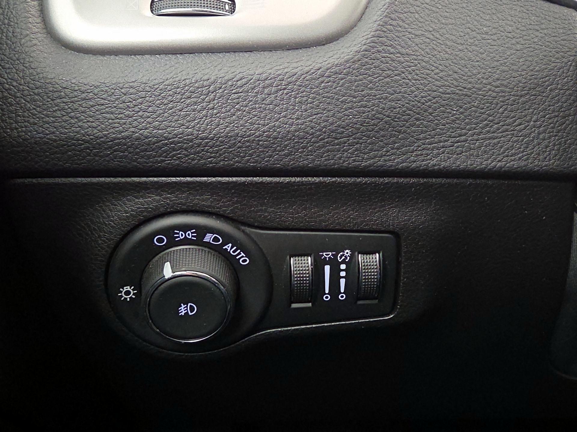 Thumbnail: 2020 Jeep Compass - 13