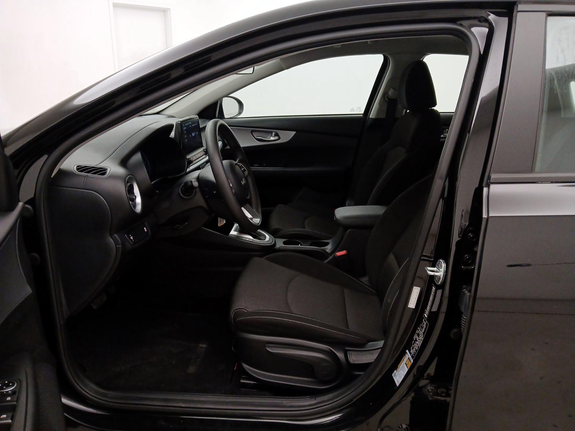 Thumbnail: 2023 Kia Forte - 11