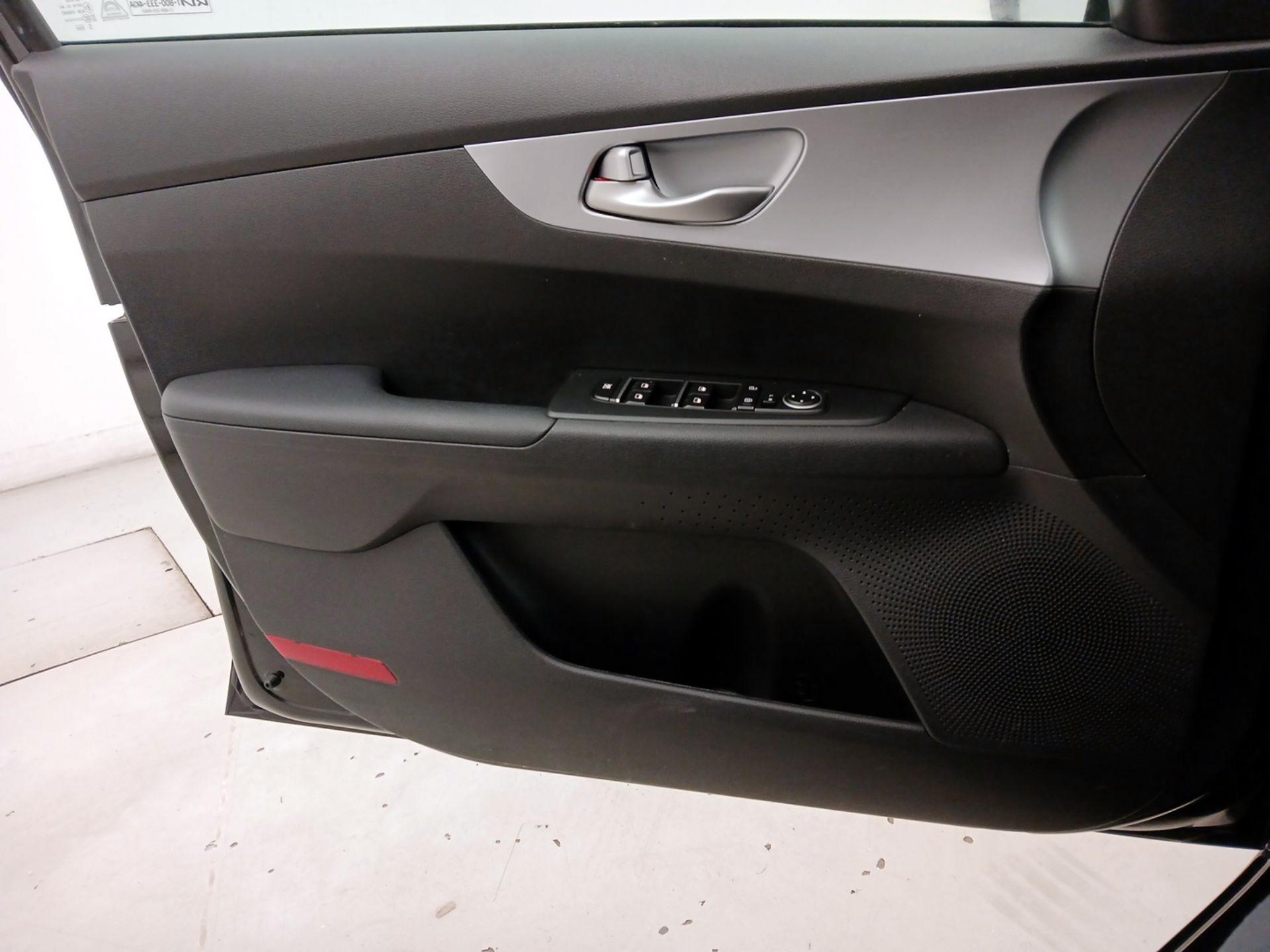 Thumbnail: 2023 Kia Forte - 12