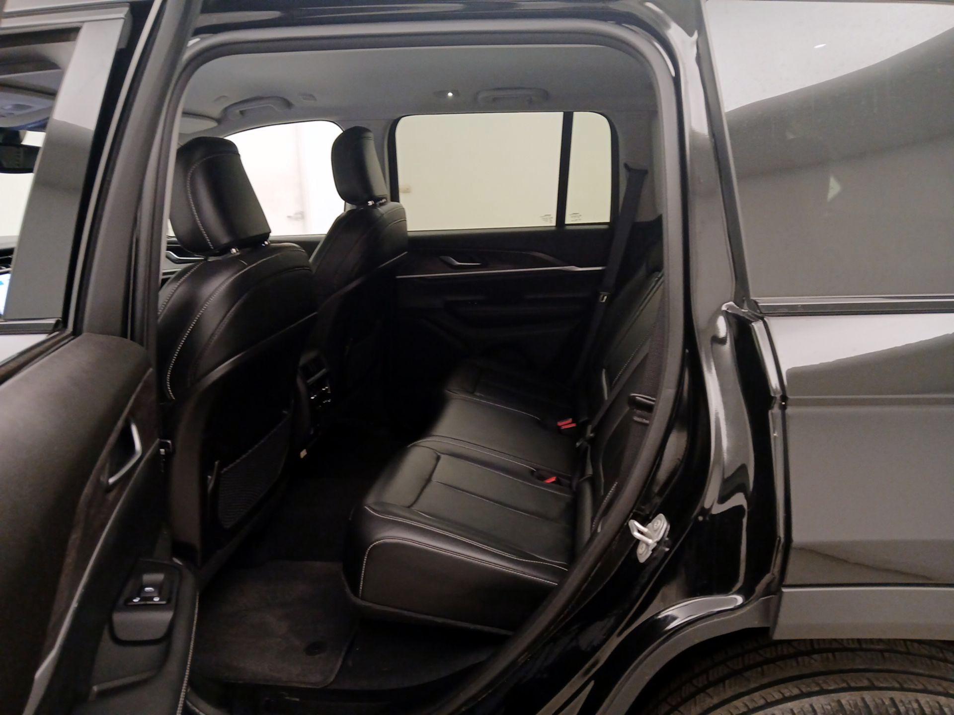 Thumbnail: 2023 Jeep Grand Cherokee - 20