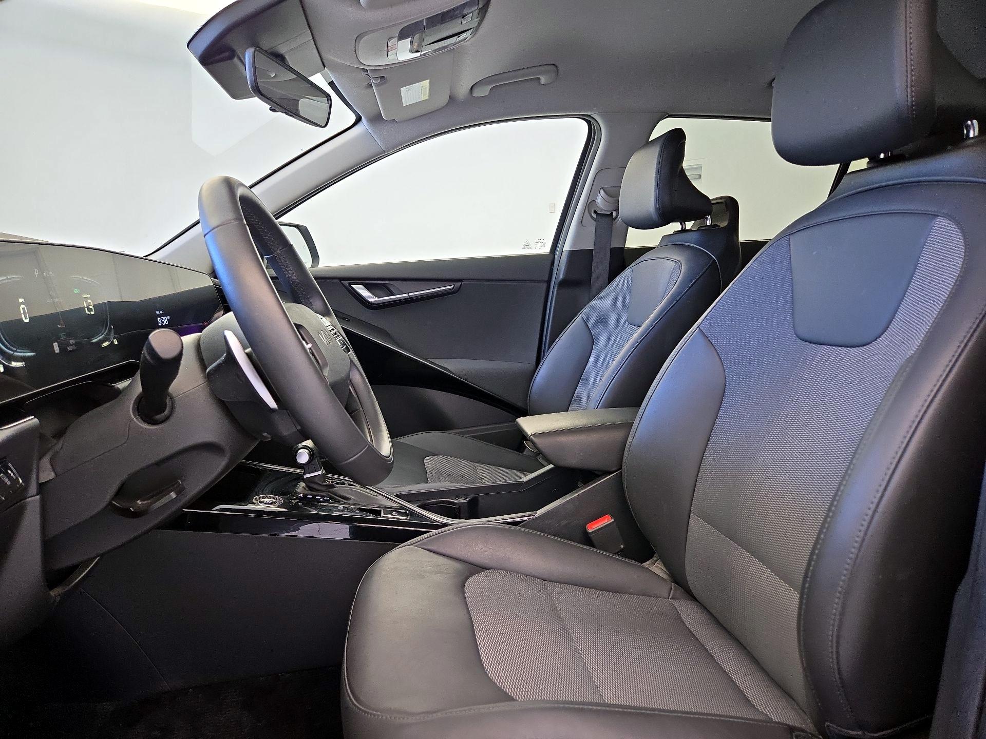 Thumbnail: 2023 Kia Niro - 11