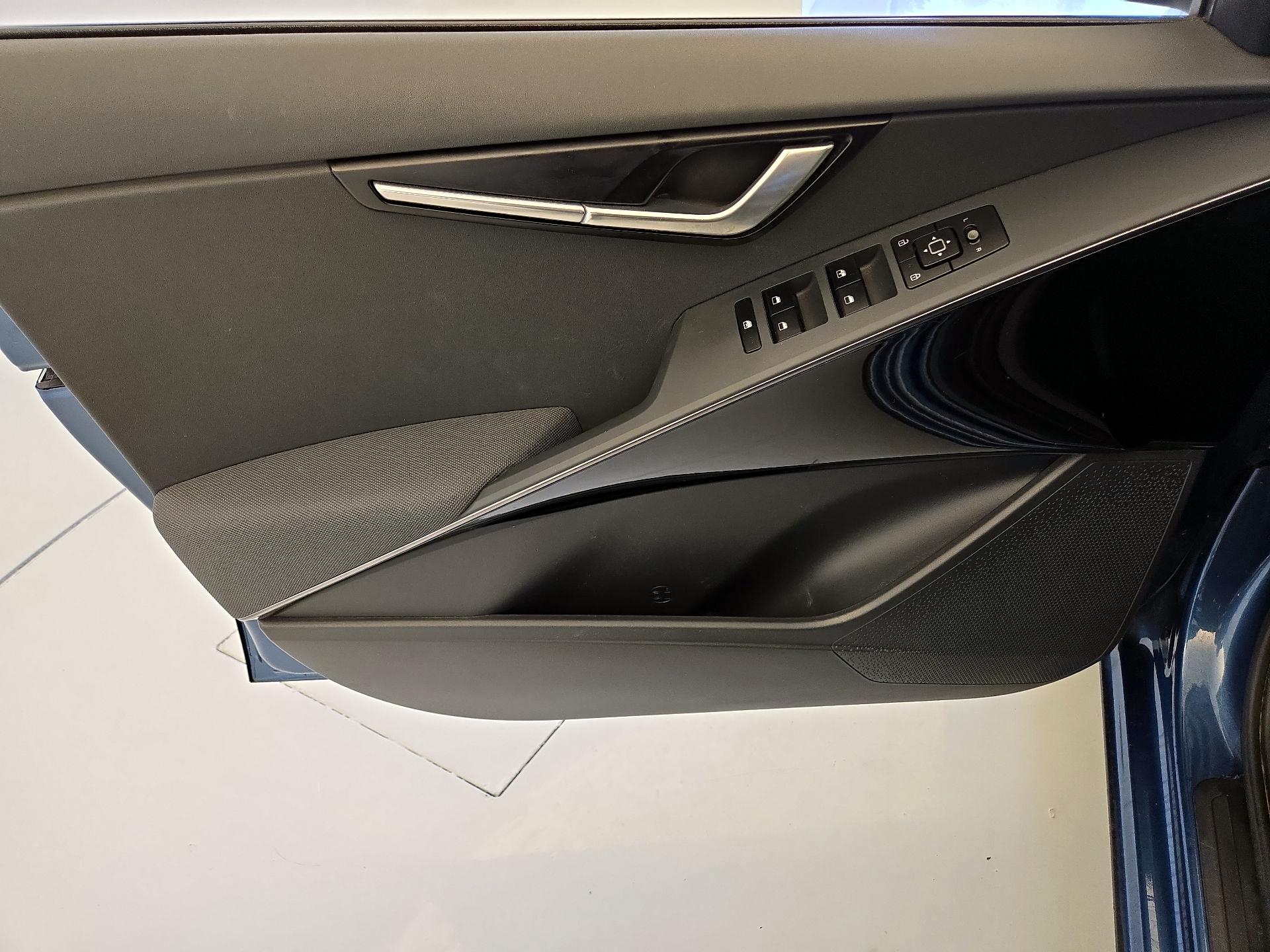 Thumbnail: 2023 Kia Niro - 12