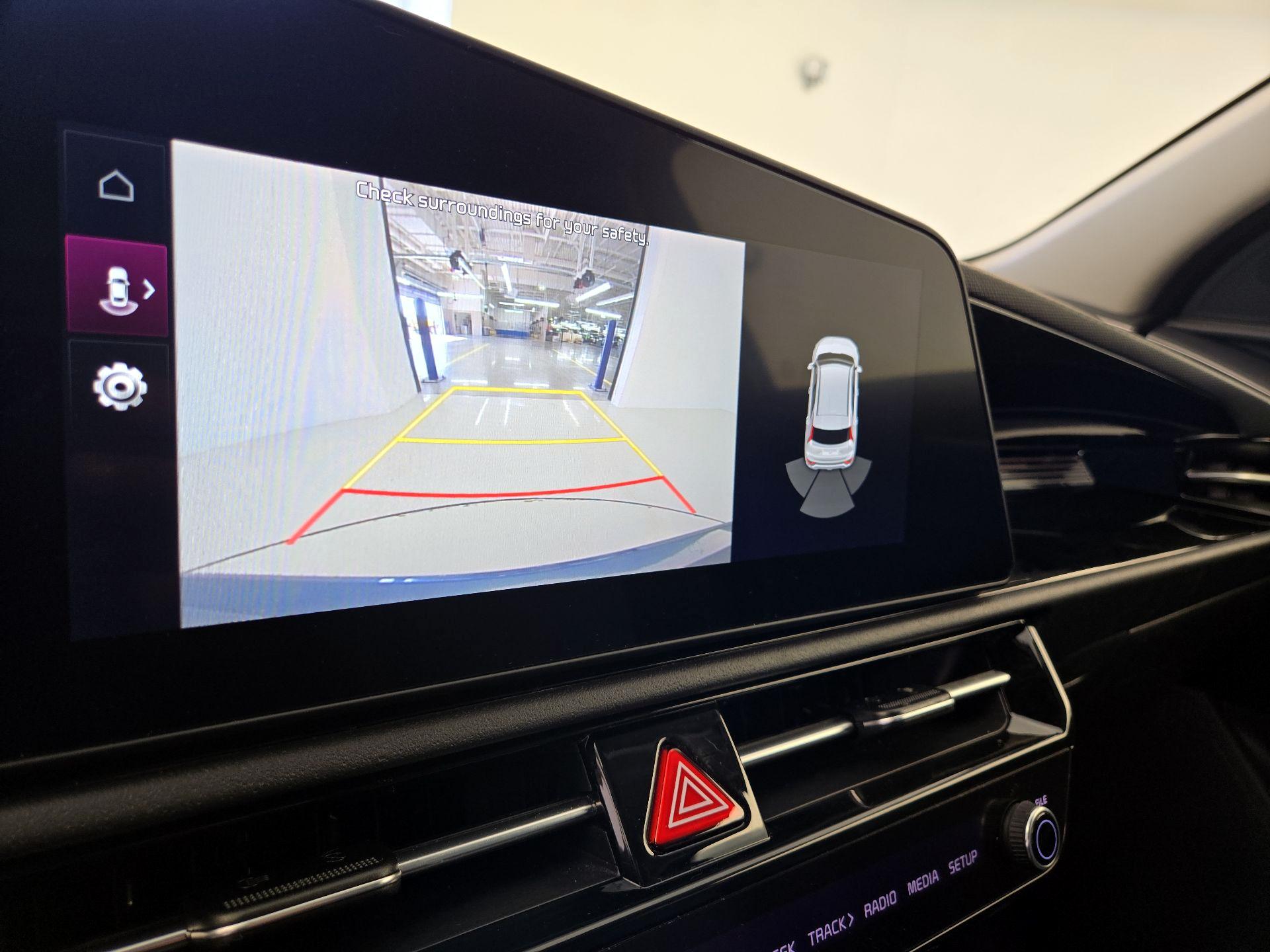 Thumbnail: 2023 Kia Niro - 15