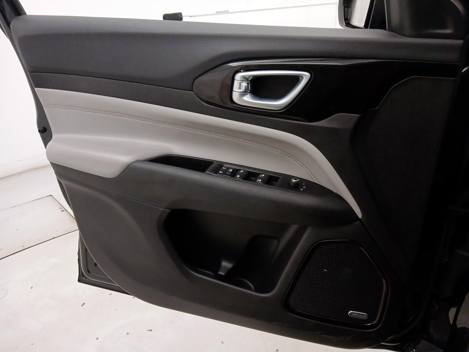 Thumbnail: 2022 Jeep Compass - 12