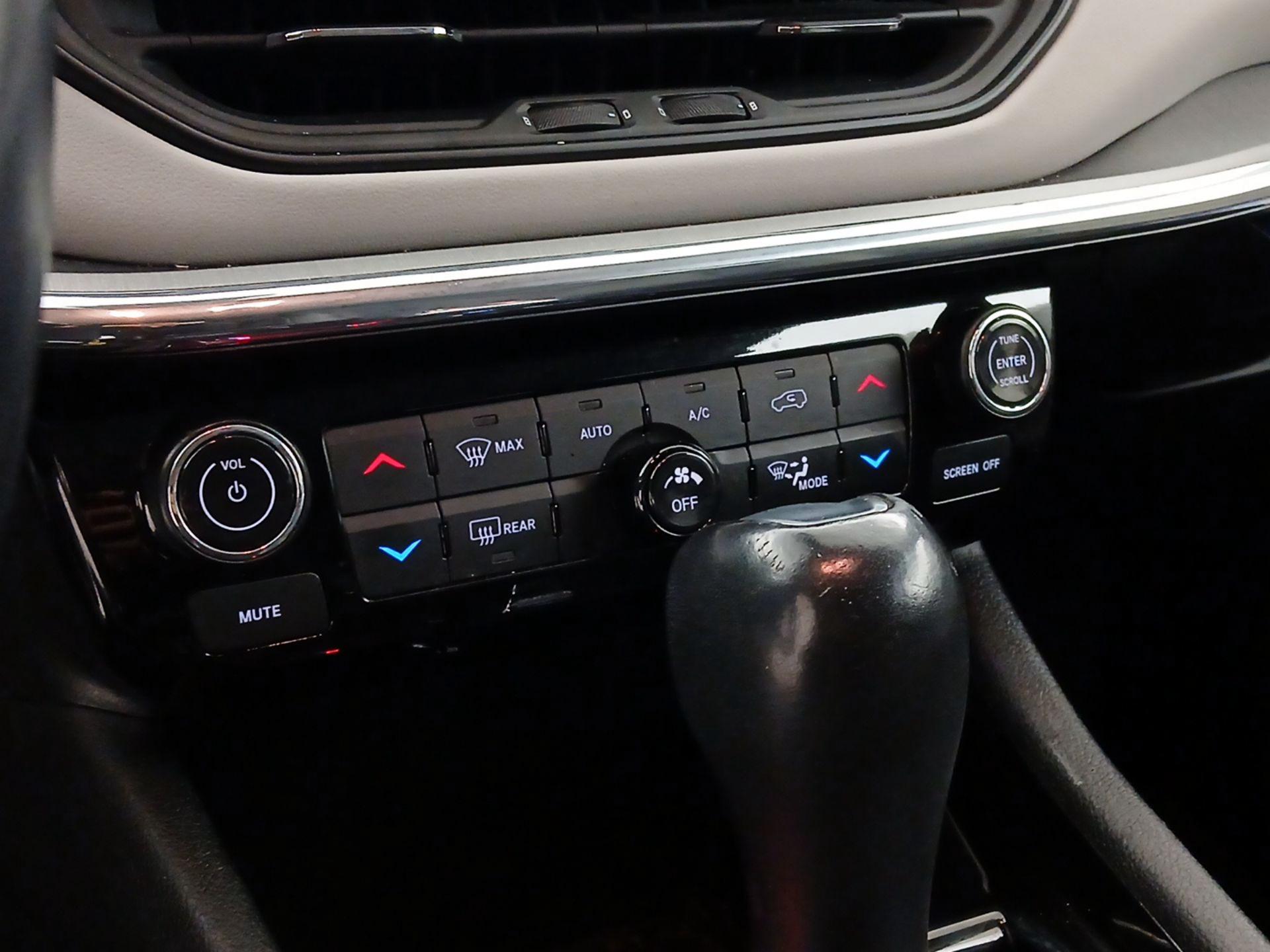 Thumbnail: 2022 Jeep Compass - 16