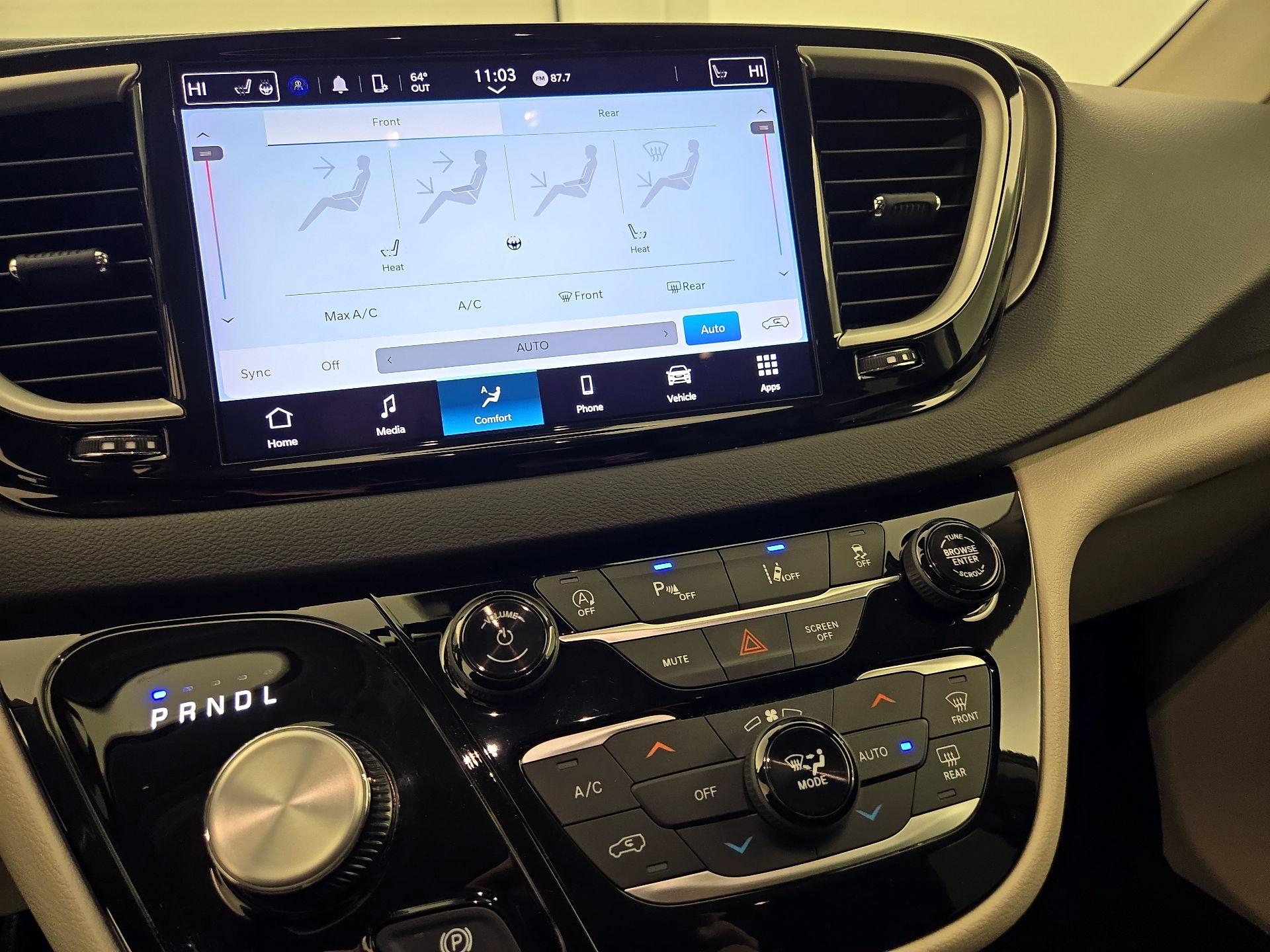 Thumbnail: 2023 Chrysler Pacifica - 16