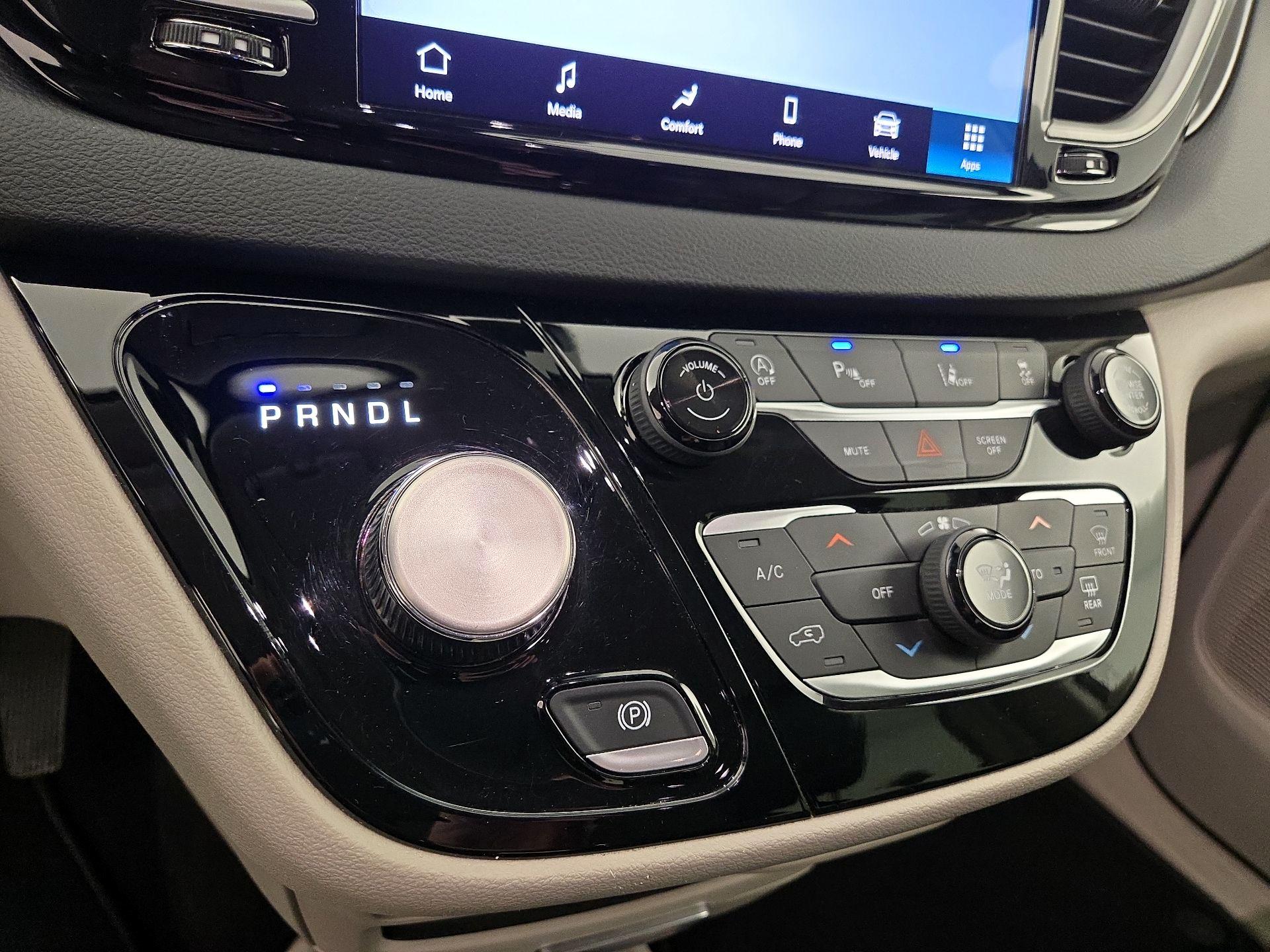 Thumbnail: 2023 Chrysler Pacifica - 17